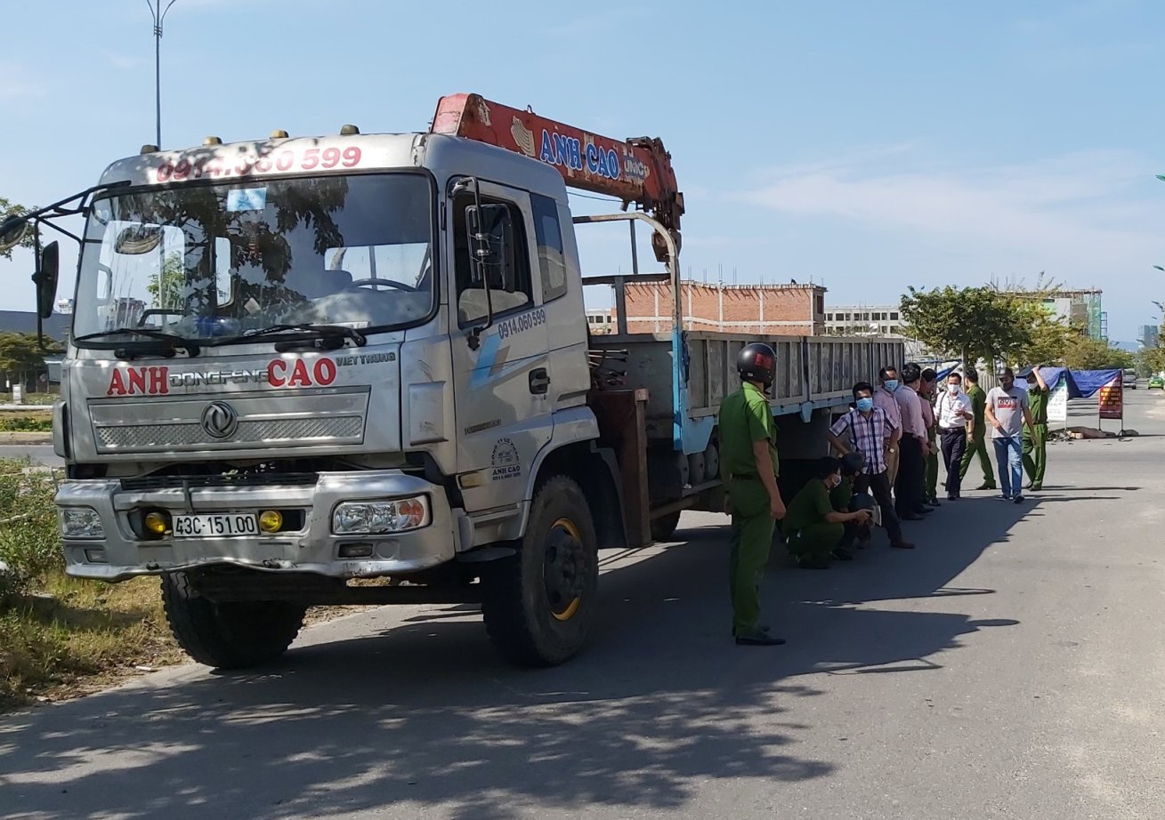 Du khach My tu vong sau va cham voi oto tai o Da Nang hinh anh