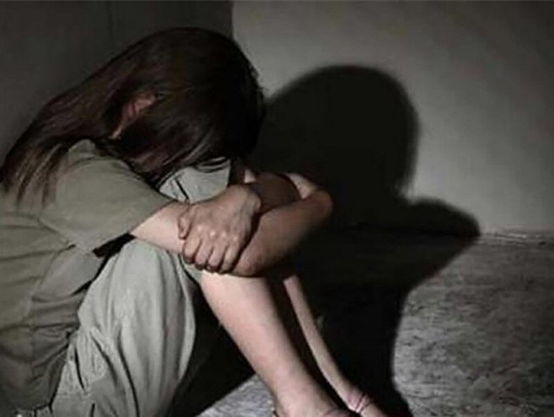 1 dieu duong bi nghi dam o nu benh nhan 15 tuoi hinh anh