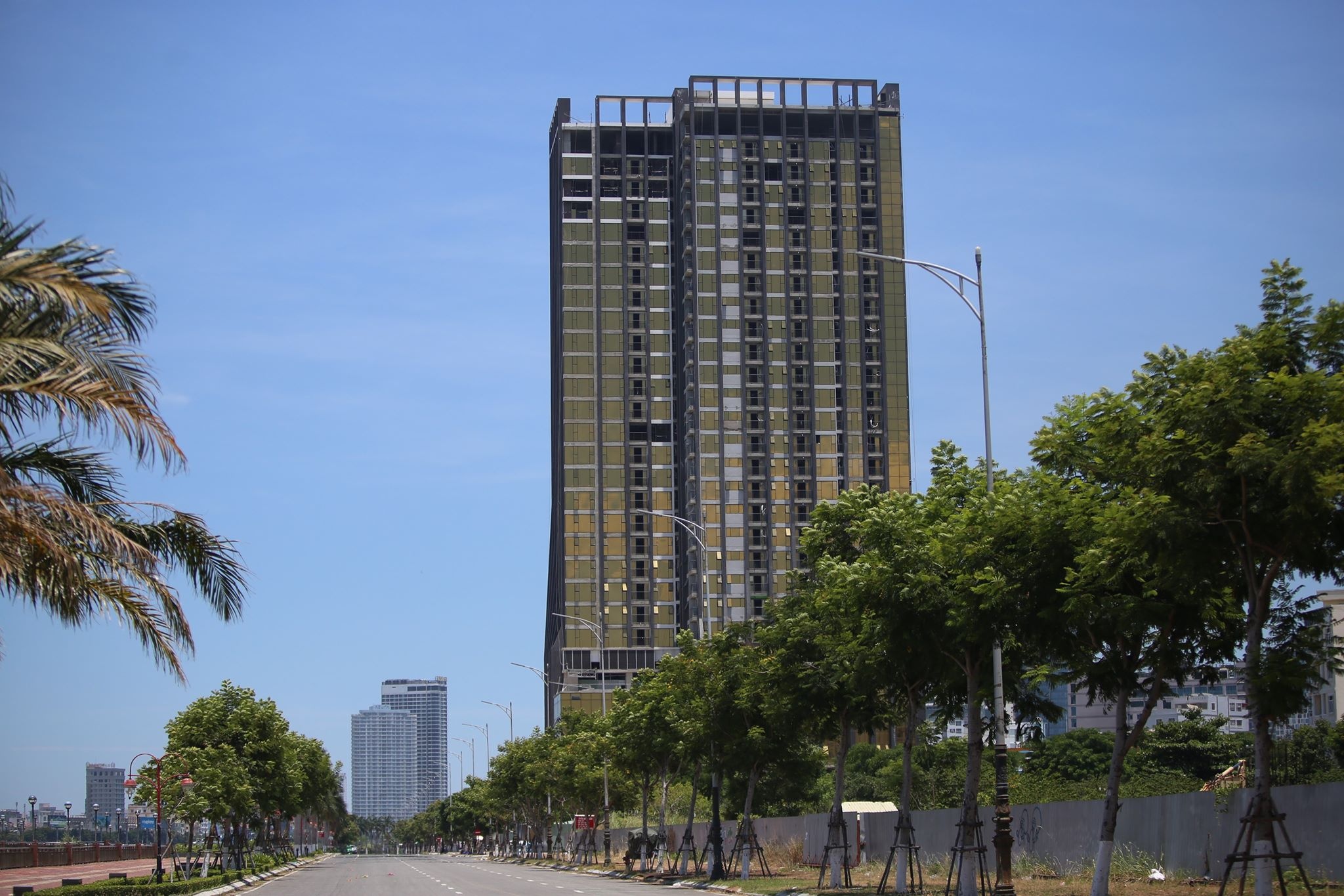 Phat chu hai toa nha kinh vang 80 trieu dong anh 2