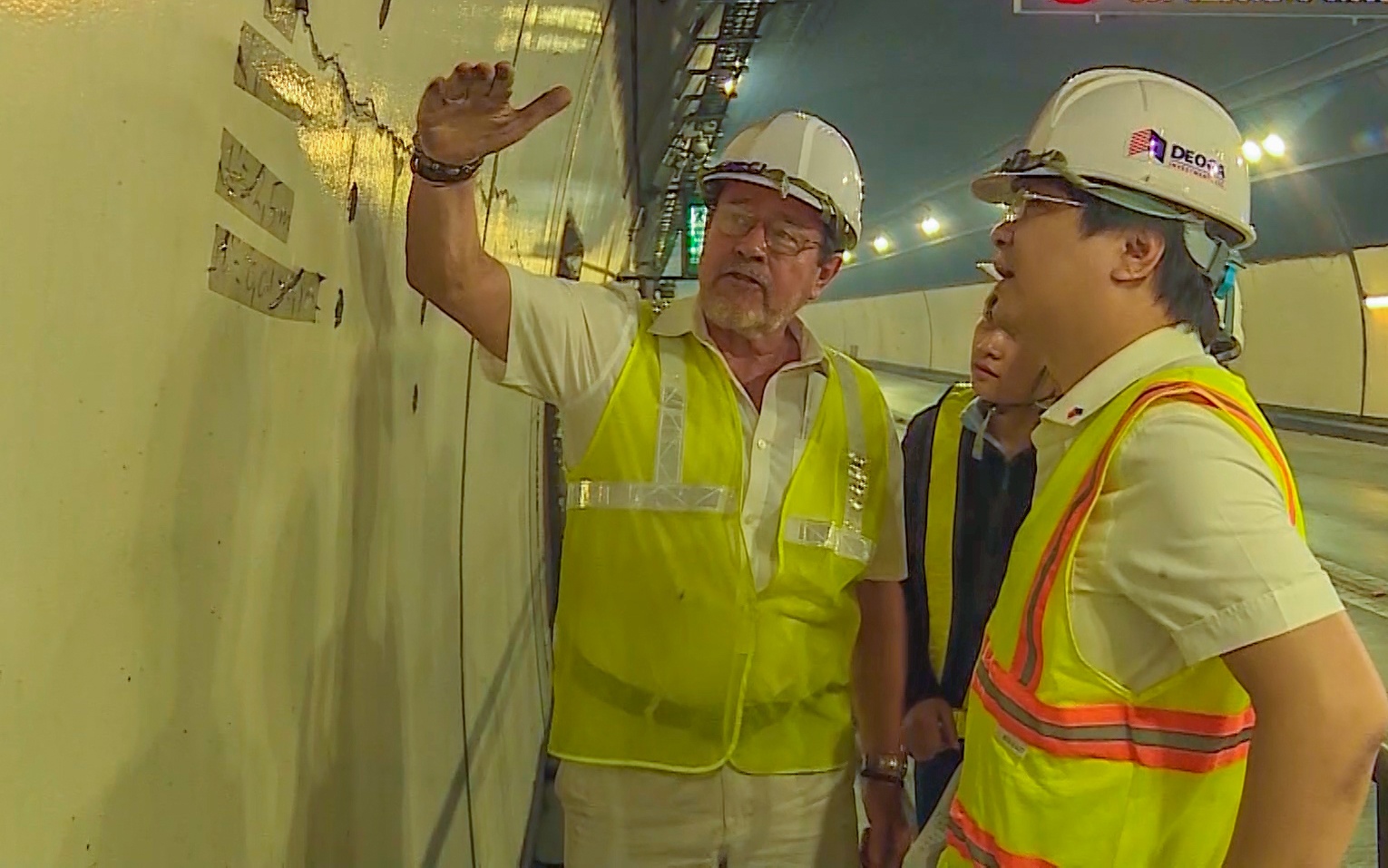 Hon 300 vet nut trong ham Hai Van 1 hinh anh