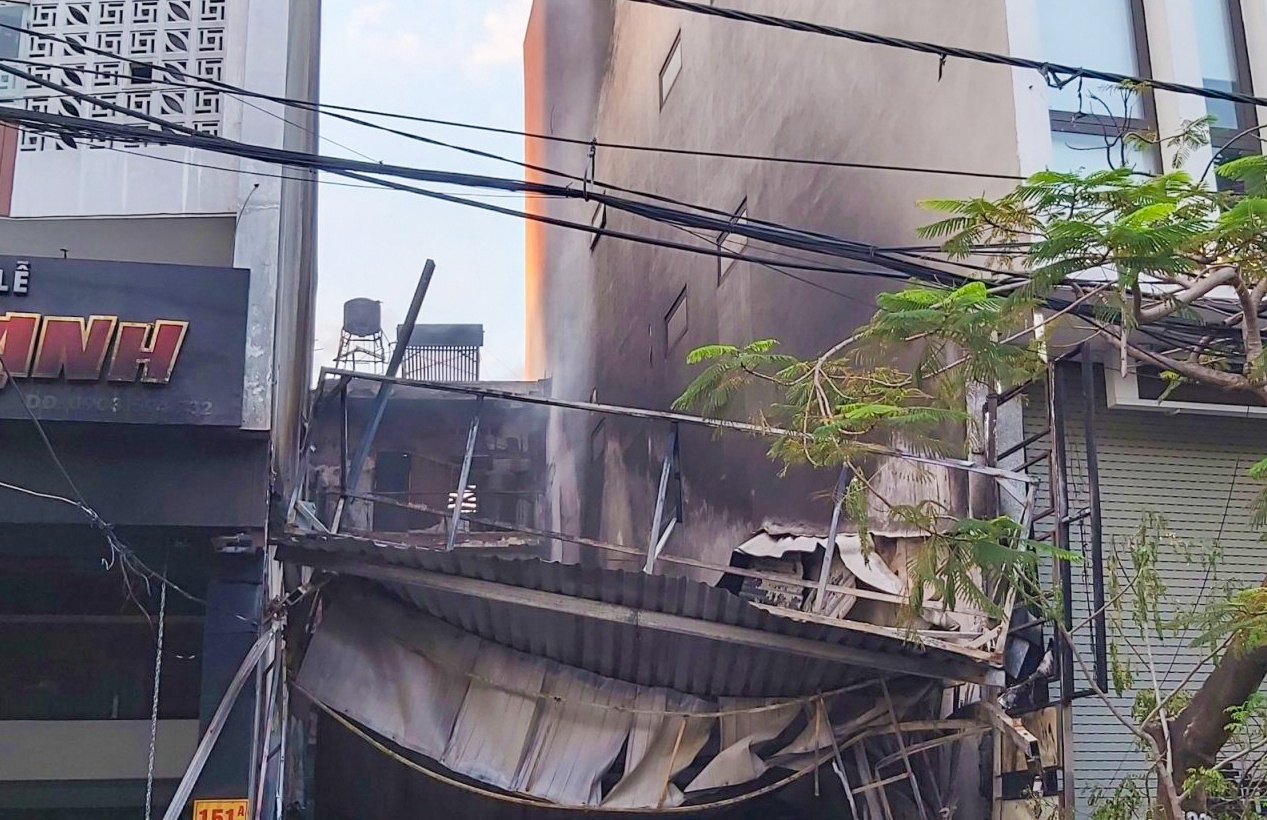 Hien truong vu chay luc nua dem o Da Nang hinh anh