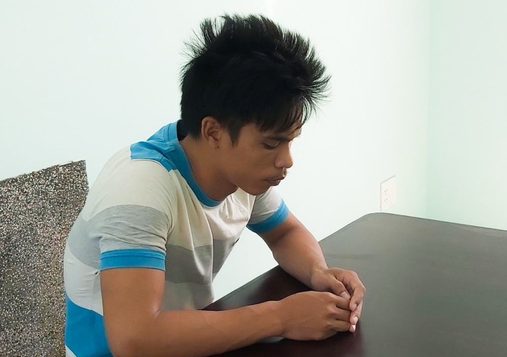 9X nhay tau cuop iPhone hinh anh