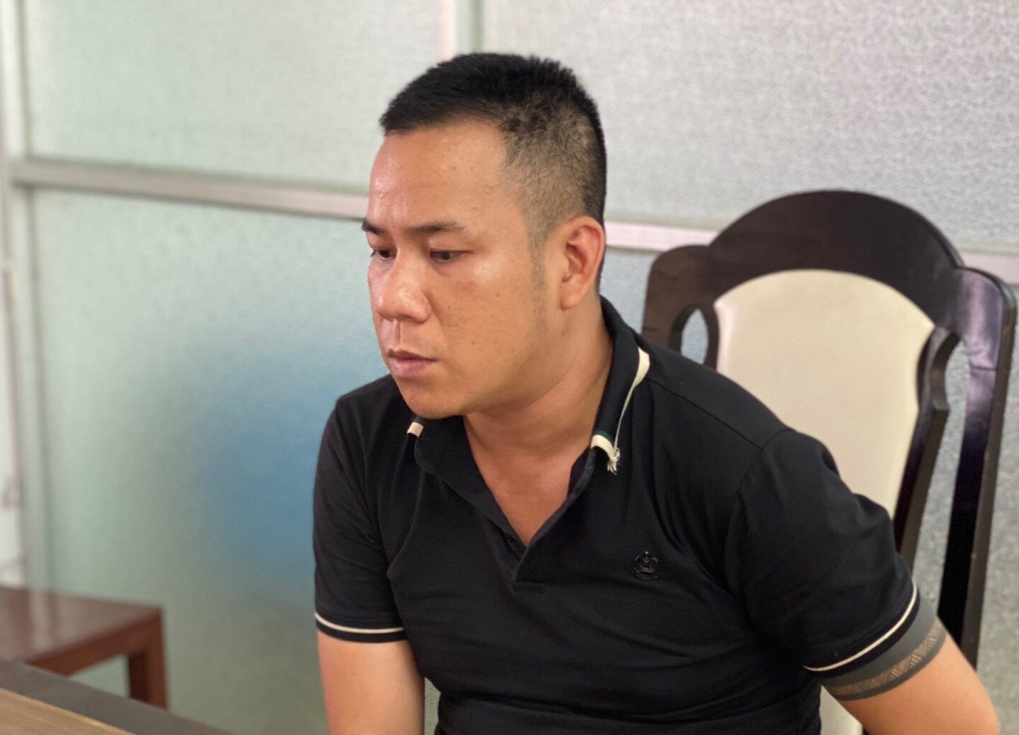 Tam giu ga dung anh nong ep co gai 9X quan he tinh duc hinh anh