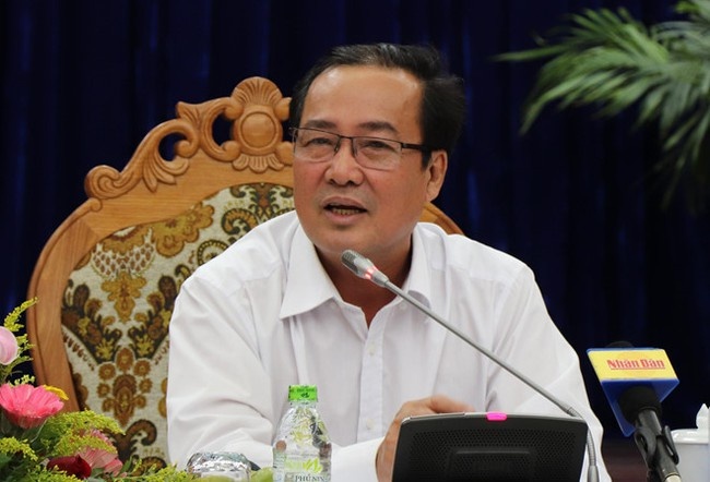 Vi sao 4 lanh dao o Quang Nam xin nghi huu truoc tuoi? hinh anh