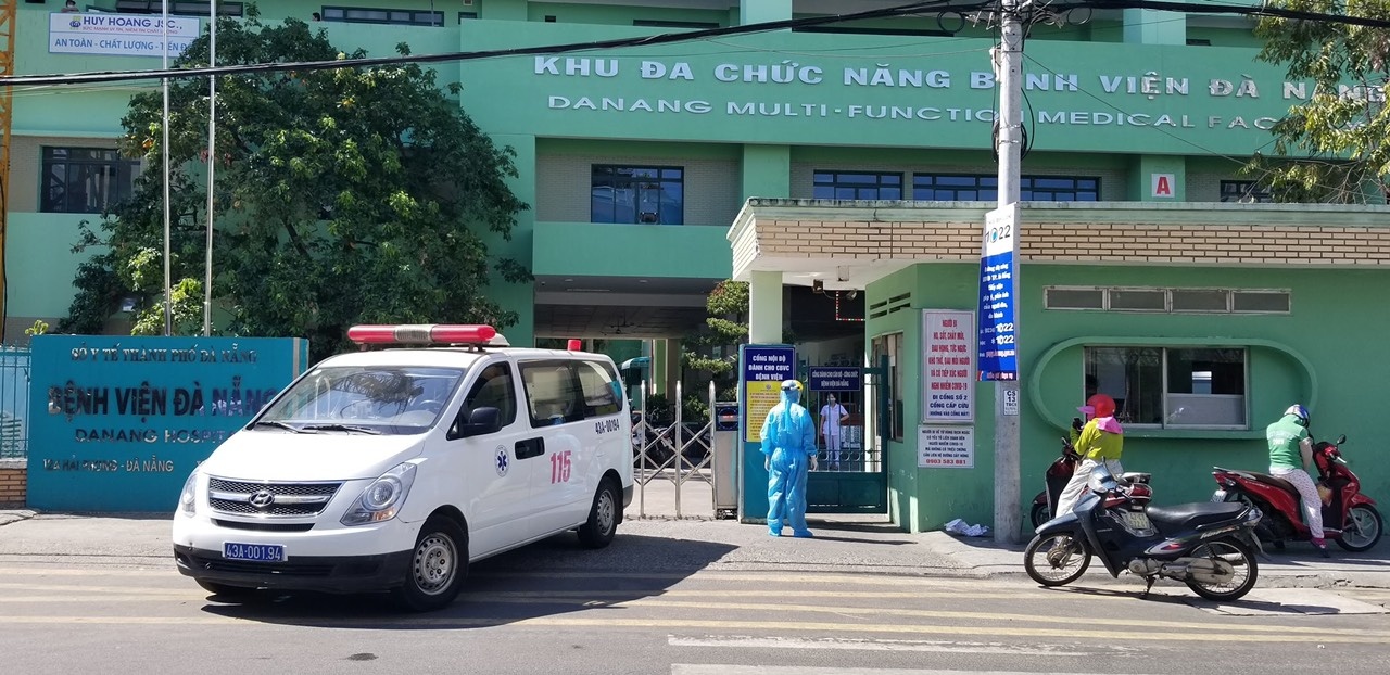 Nhan vien Benh vien Da Nang mac Covid-19 anh 1