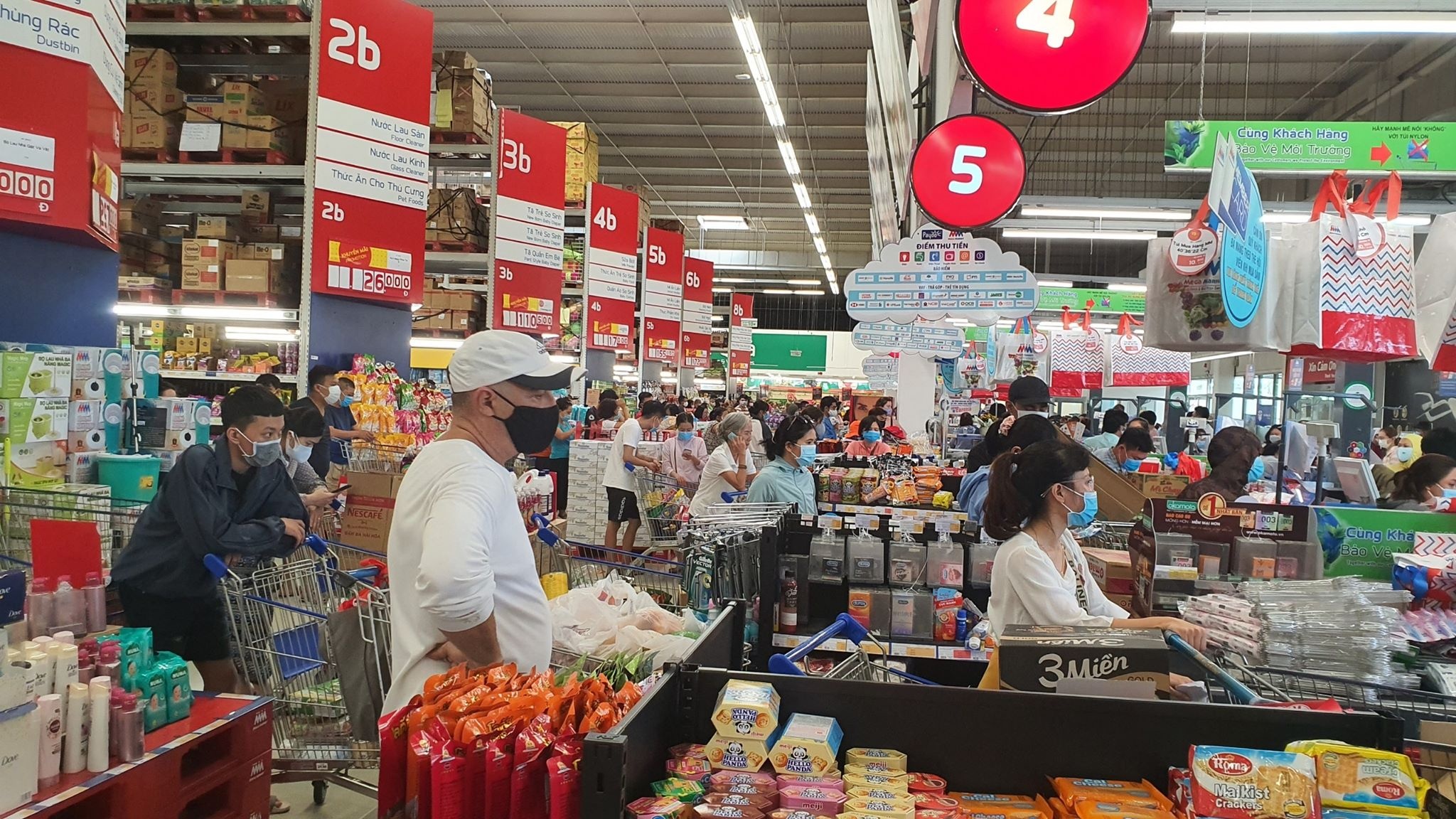 Tieu thuong Da Nang khuyen nguoi dan mua hang vua du dung hinh anh