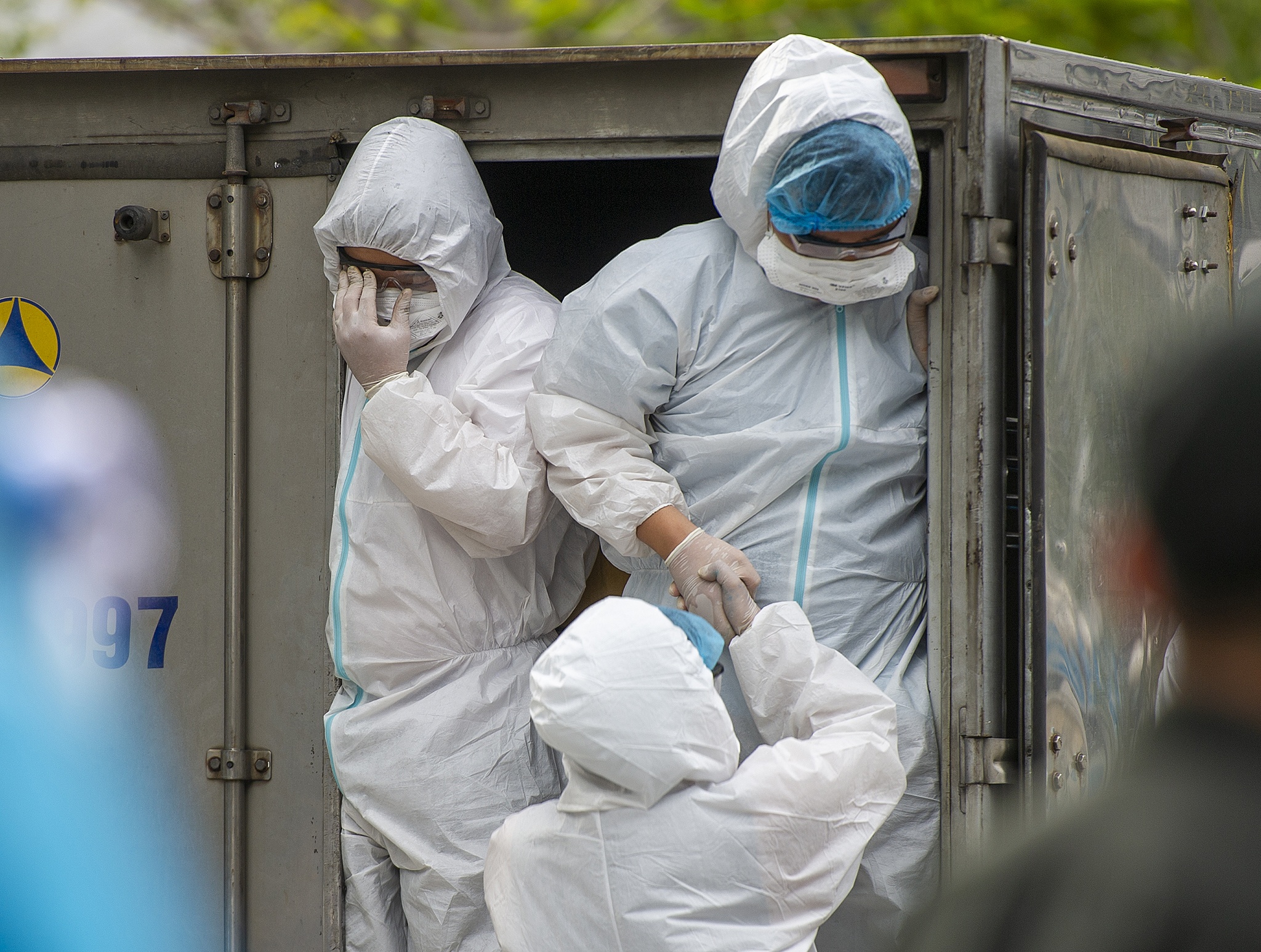 Ca moi mac dich Covid-19 o Da Nang tung du tiec cuoi, tham chi gai hinh anh