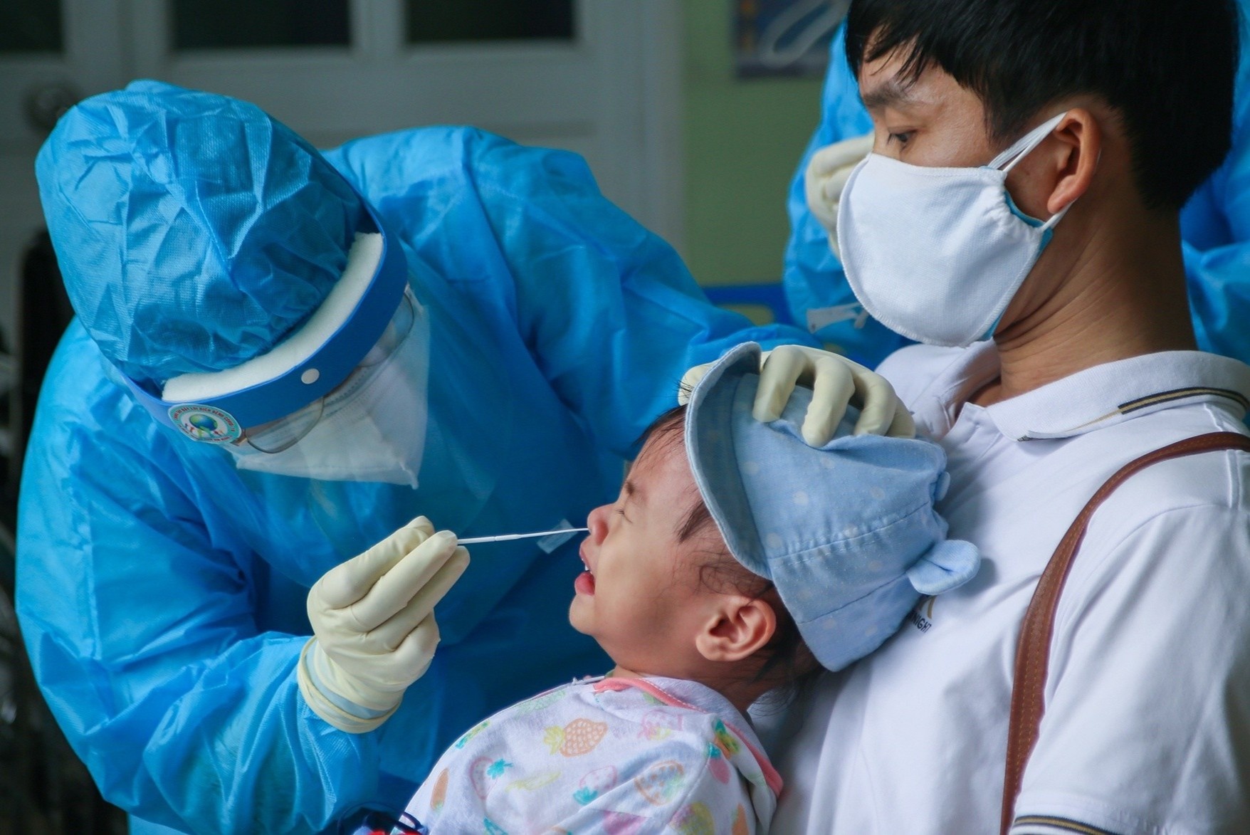 Hang nghin nguoi Da Nang duoc xet nghiem Covid-19 hinh anh