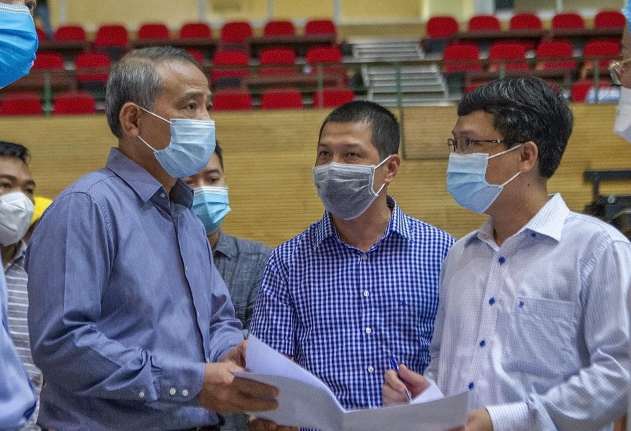Bi thu Da Nang: 'Lam ca ngay lan dem de hoan thanh benh vien da chien' hinh anh