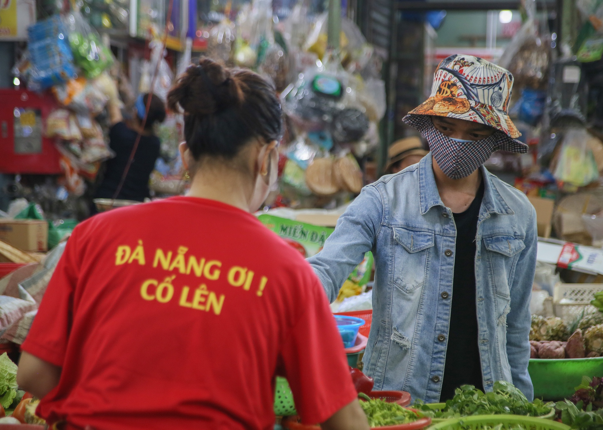 Da Nang han che nguoi dan di cho anh 1
