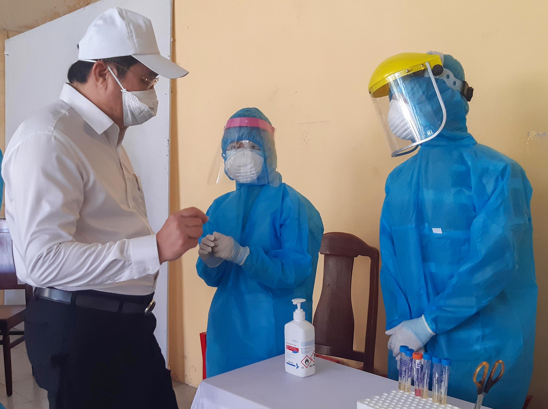 Da Nang tinh phuong an nguoi dan di cho theo ngay chan, le hinh anh