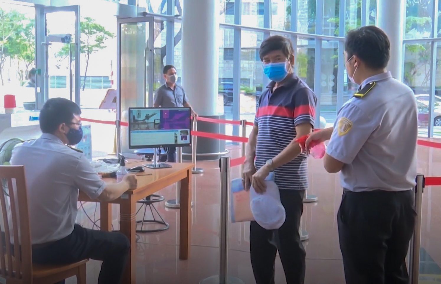 1.300 nguoi tai Trung tam hanh chinh Da Nang am tinh voi SARS-CoV-2 hinh anh