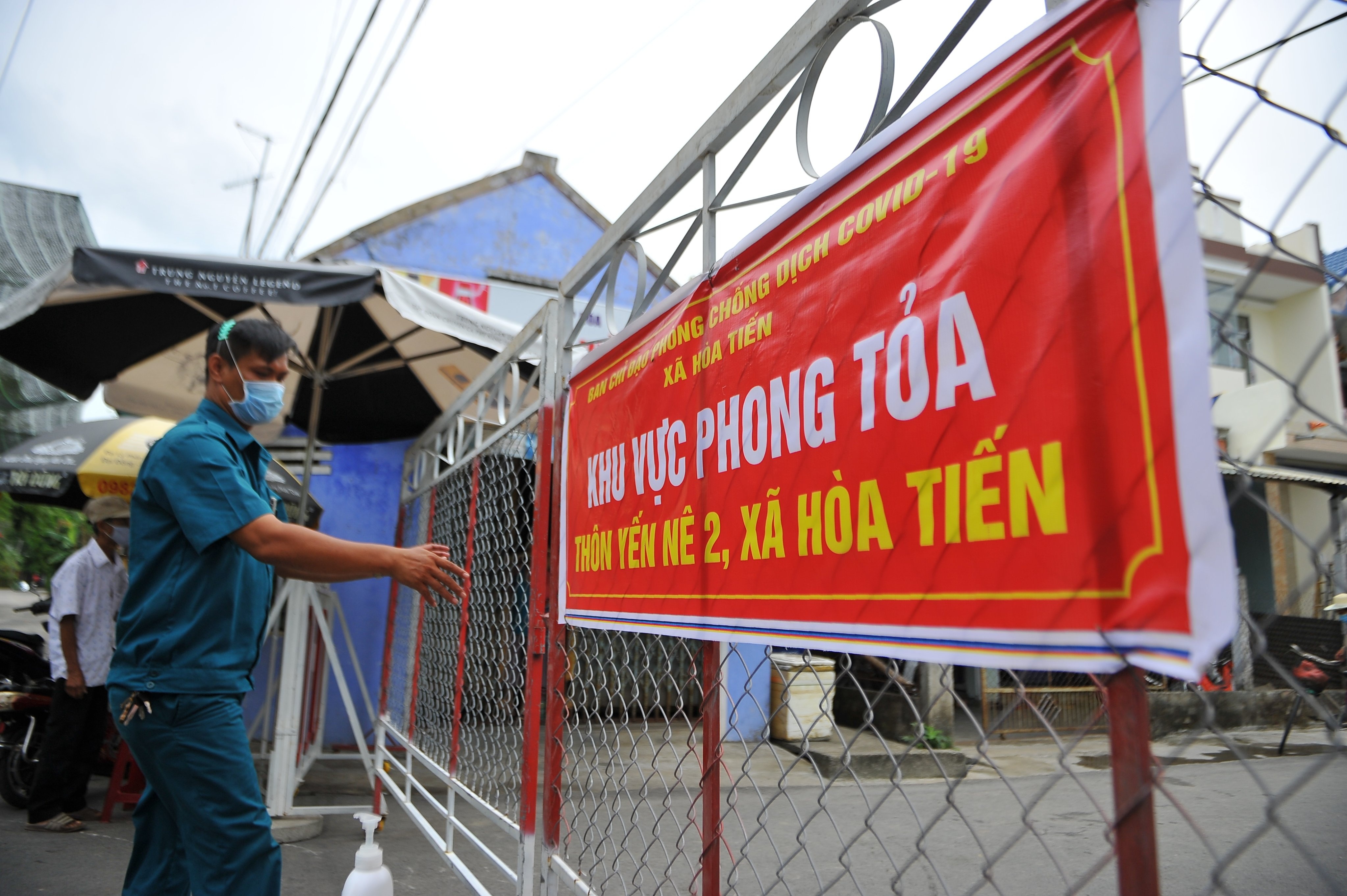 Xac dinh 38 'diem nong' Covid-19, Da Nang phong toa nhieu khu pho hinh anh