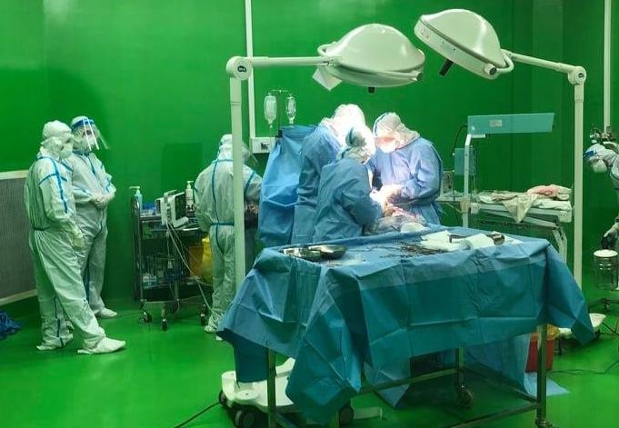 San phu mac Covid-19 'vuot can' thanh cong o benh vien da chien hinh anh