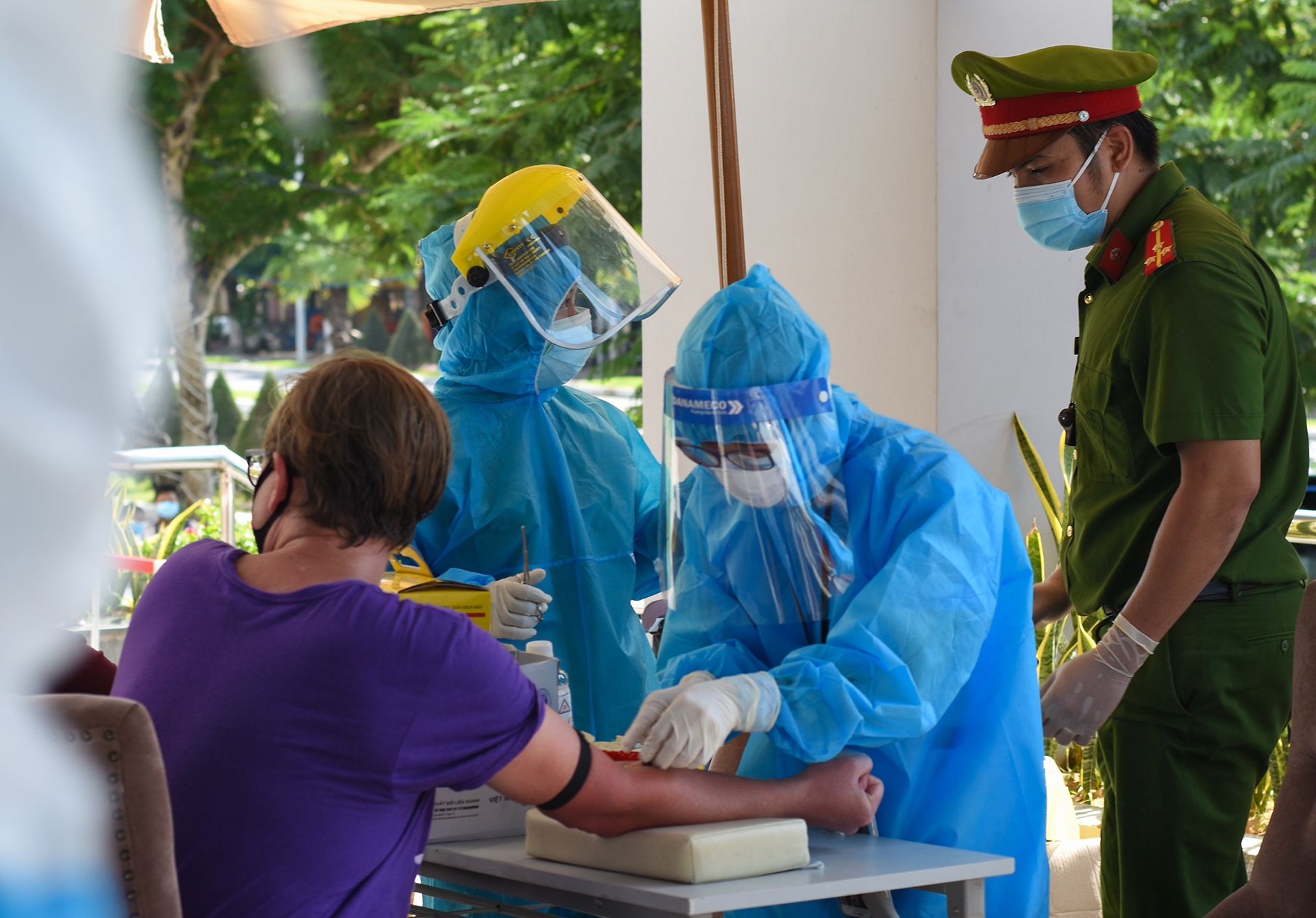 Noi long gian cach xa hoi o Da Nang anh 2