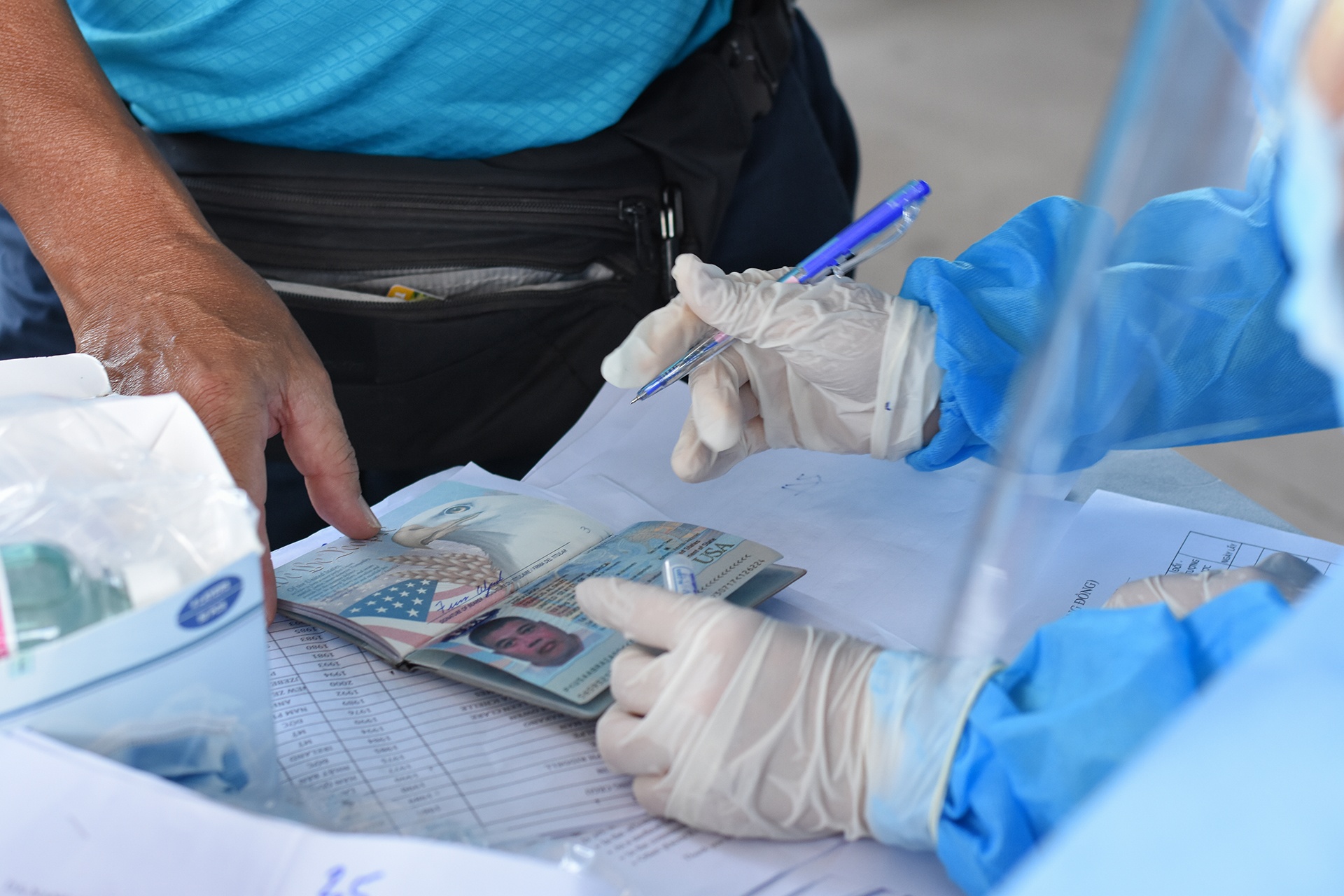 Nghin nguoi nuoc ngoai xet nghiem Covid-19 anh 3