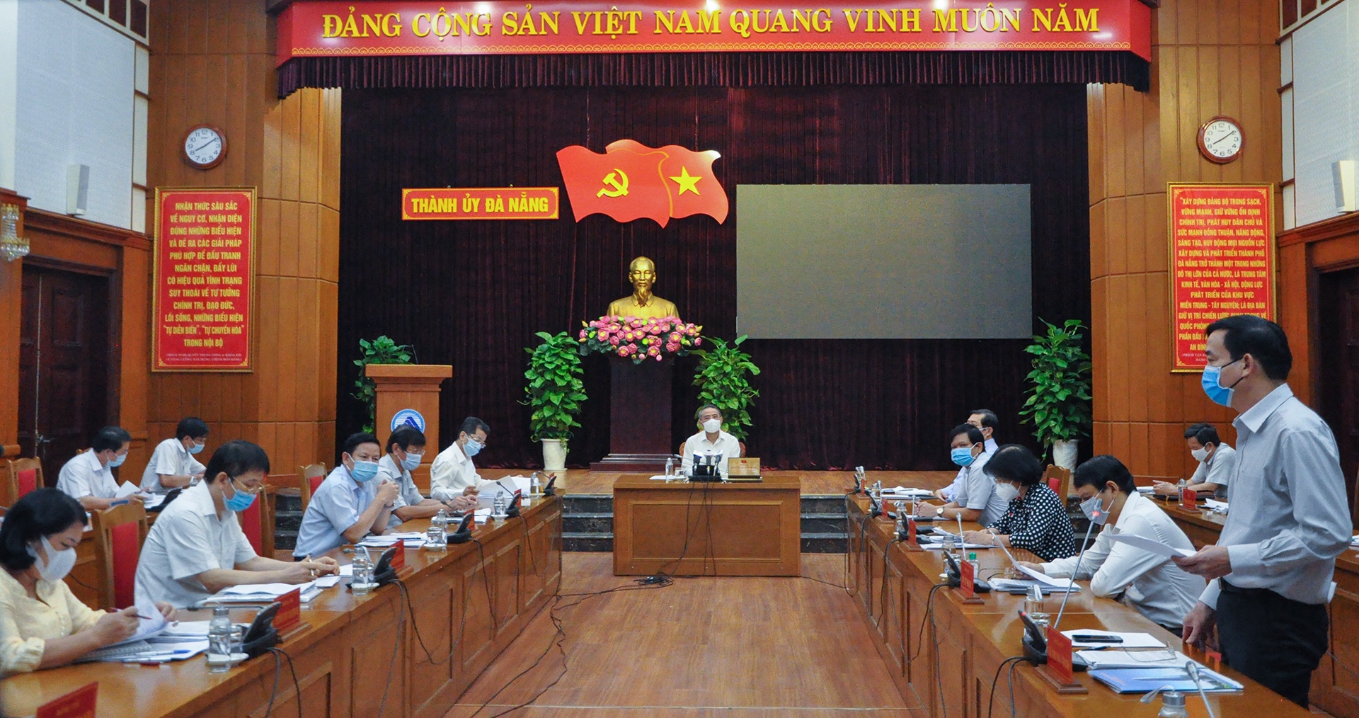 Noi long gian cach xa hoi o Da Nang anh 1