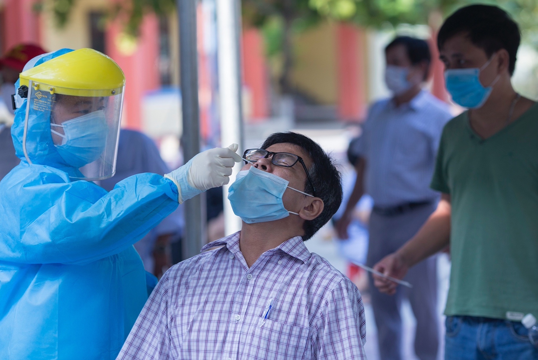 Noi long gian cach xa hoi anh 1