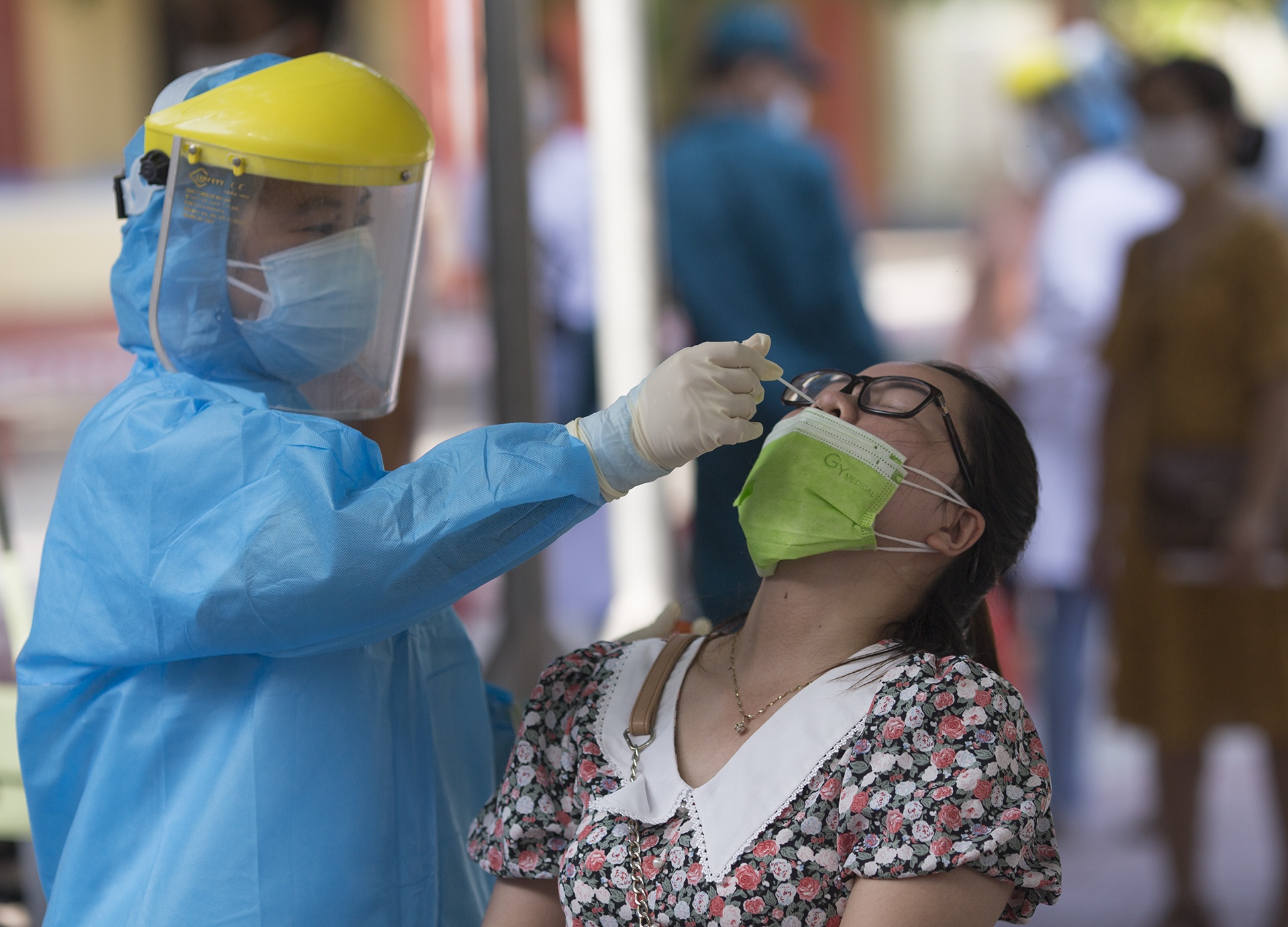 Gan 7.000 nhan vien tuyen dau chong dich o Da Nang am tinh voi nCoV hinh anh