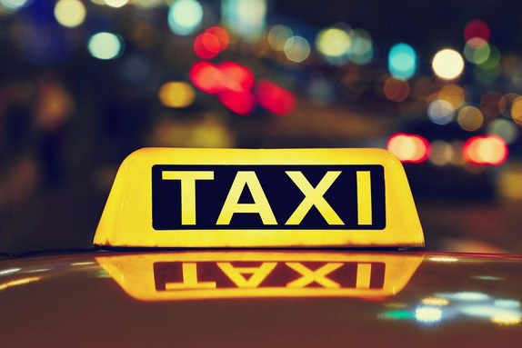 Xe buyt, taxi o Da Nang hoat dong tro lai hinh anh