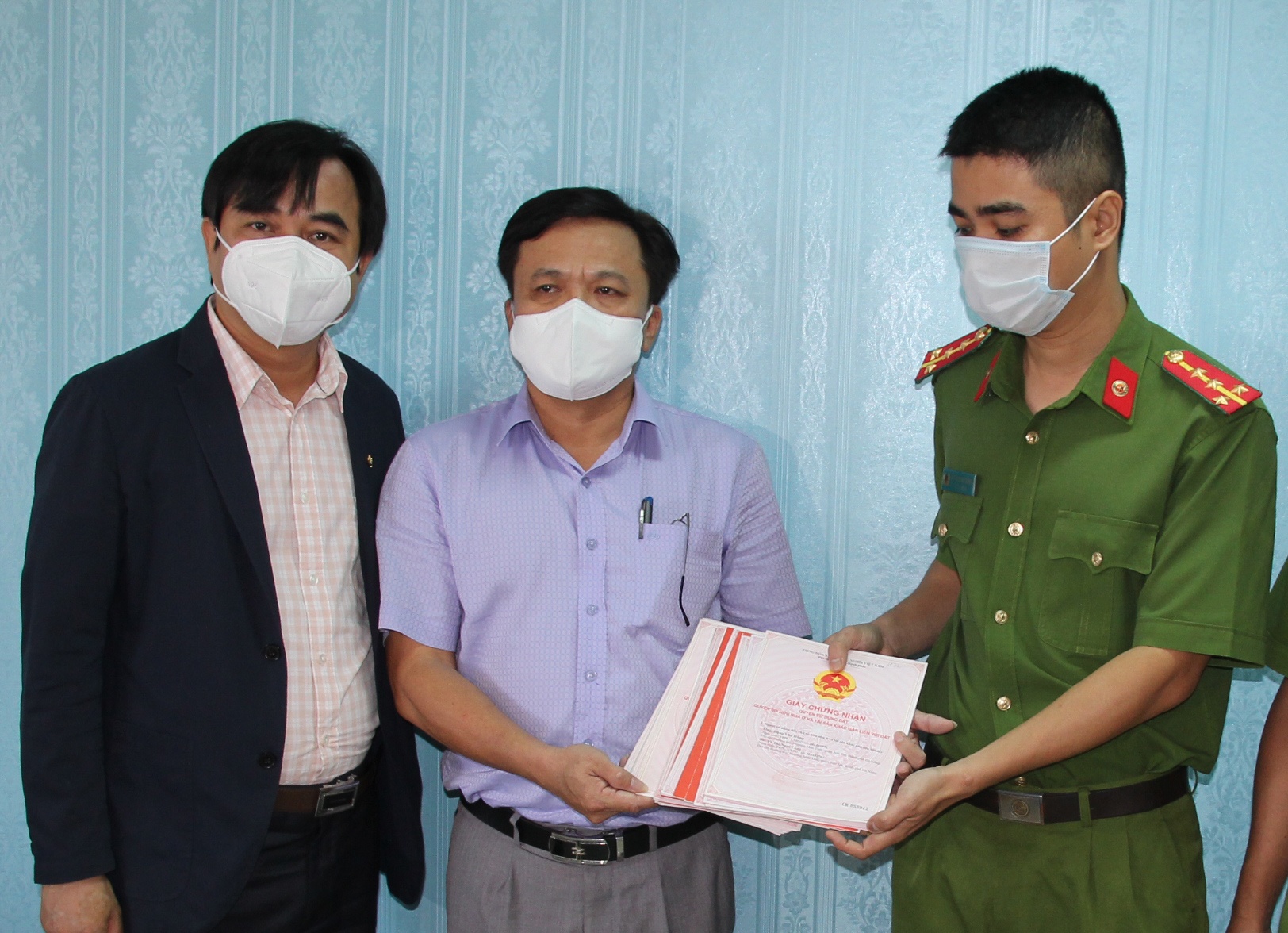 Thu hoi 19 so hong bi cam co hinh anh