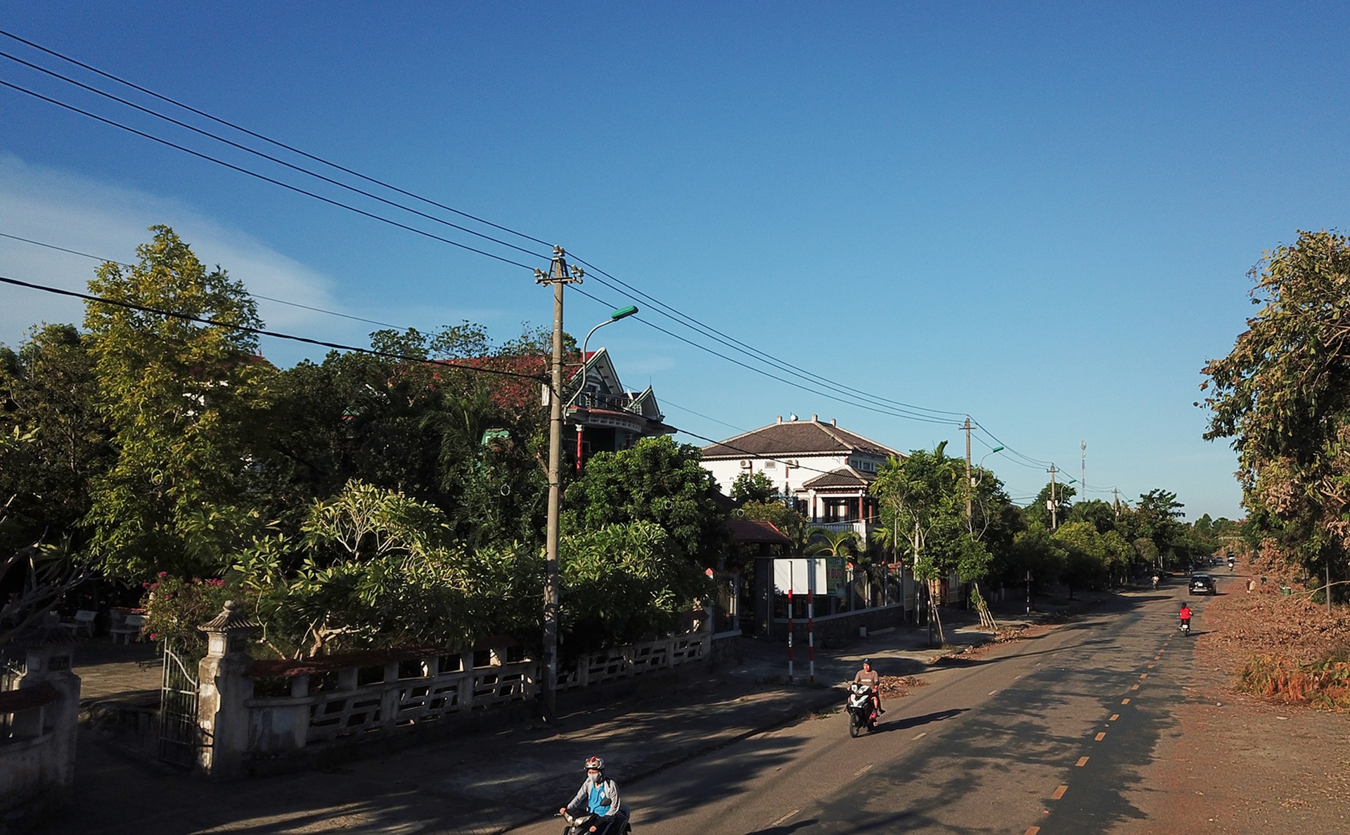 Hang tram cot dien bi gay do anh huong bao so 5 anh 13