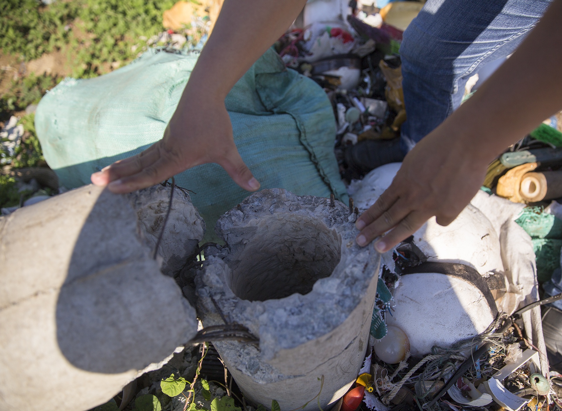 Hang tram cot dien gay anh 2