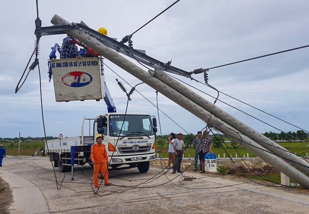 Kiem tra chat luong hang tram cot dien bi gay hinh anh