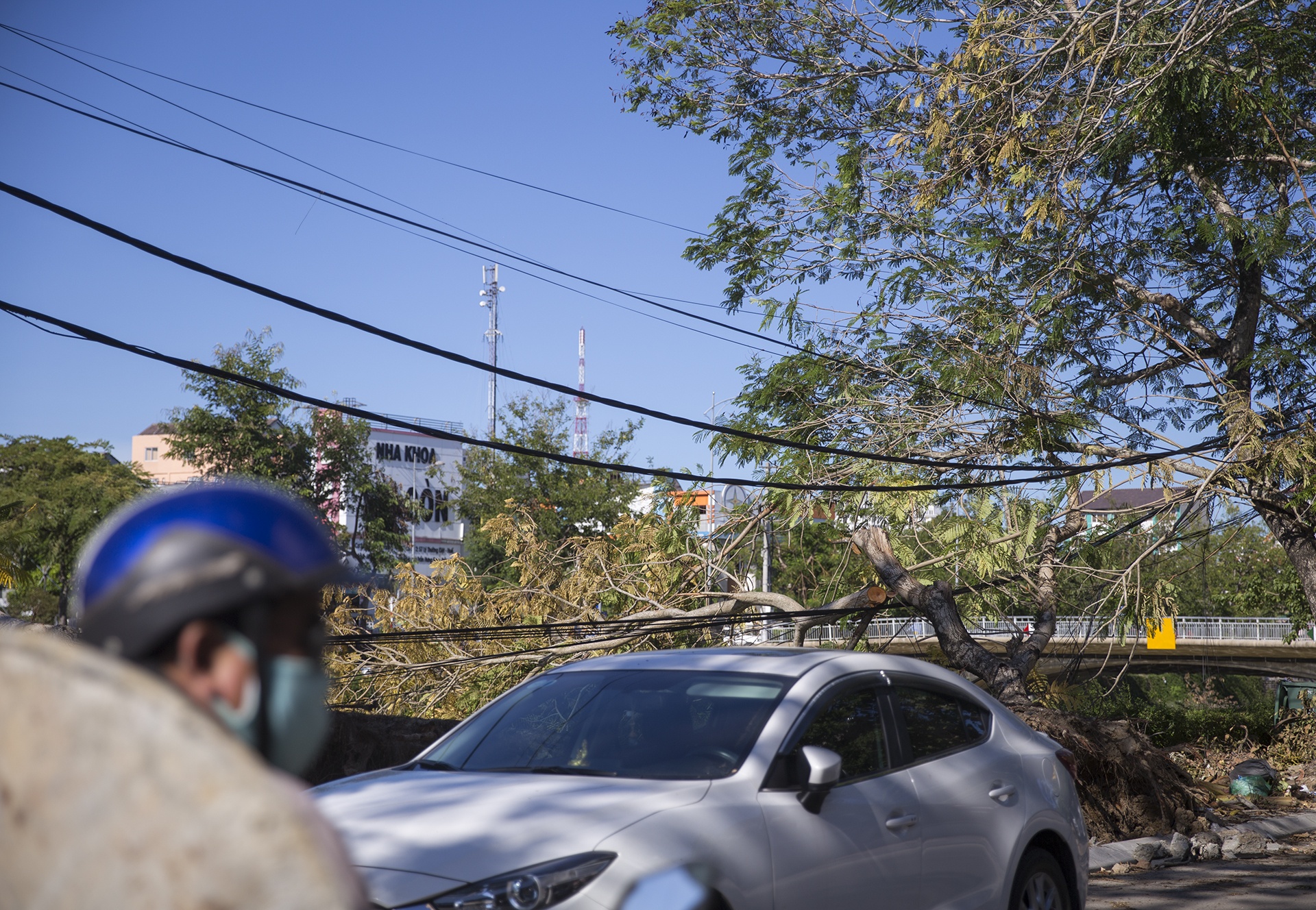 Hang tram cot dien bi gay do anh huong bao so 5 anh 12