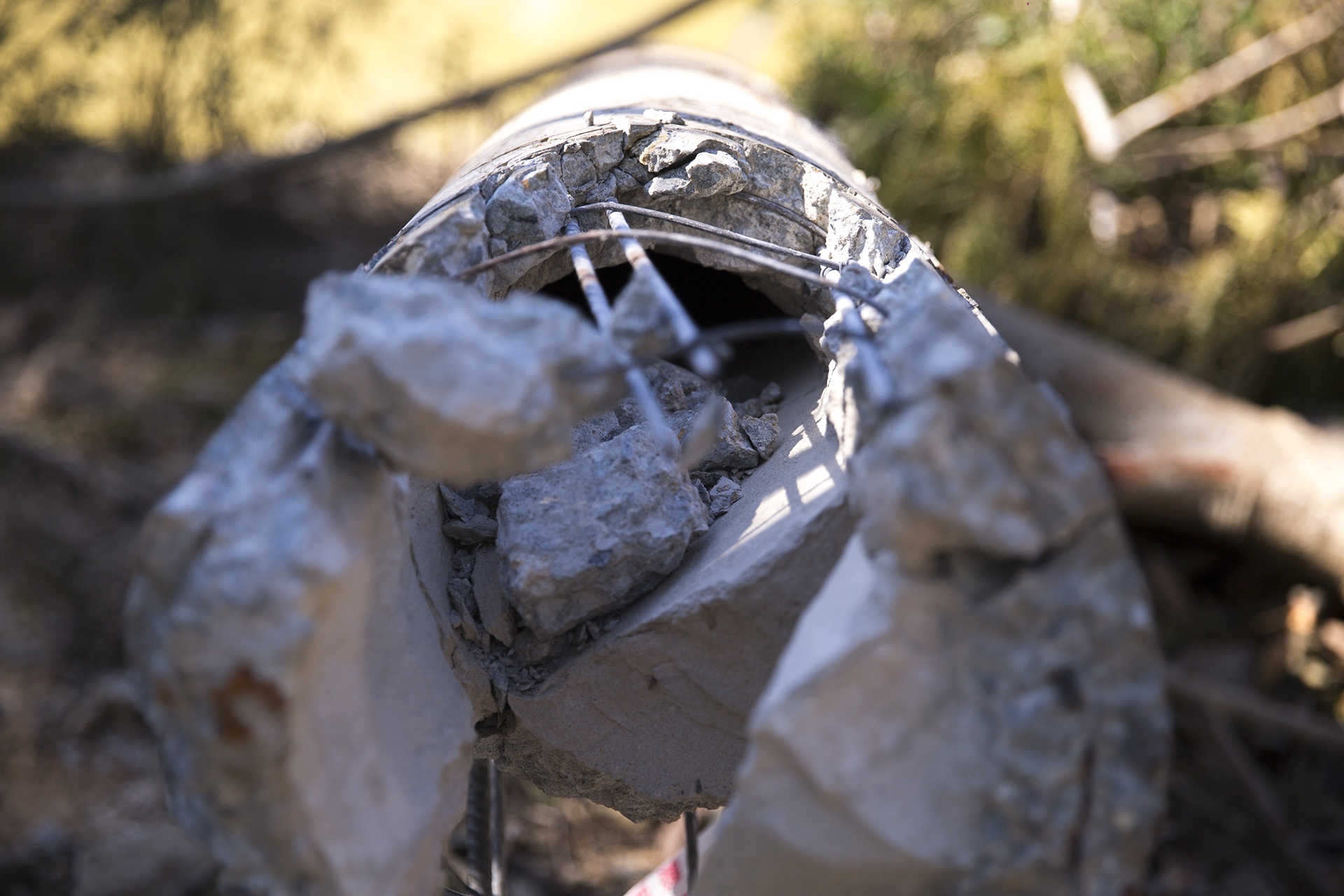 Vi sao cot dien duoc thu nghiem 3 lan van gay? hinh anh