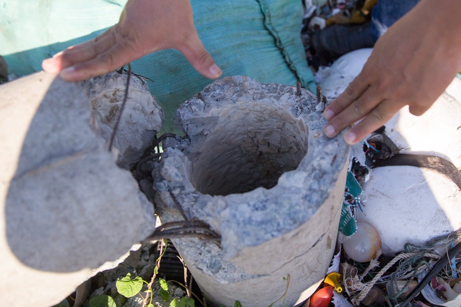 Nhung nghi van can lam ro trong vu hang tram cot dien gay hinh anh