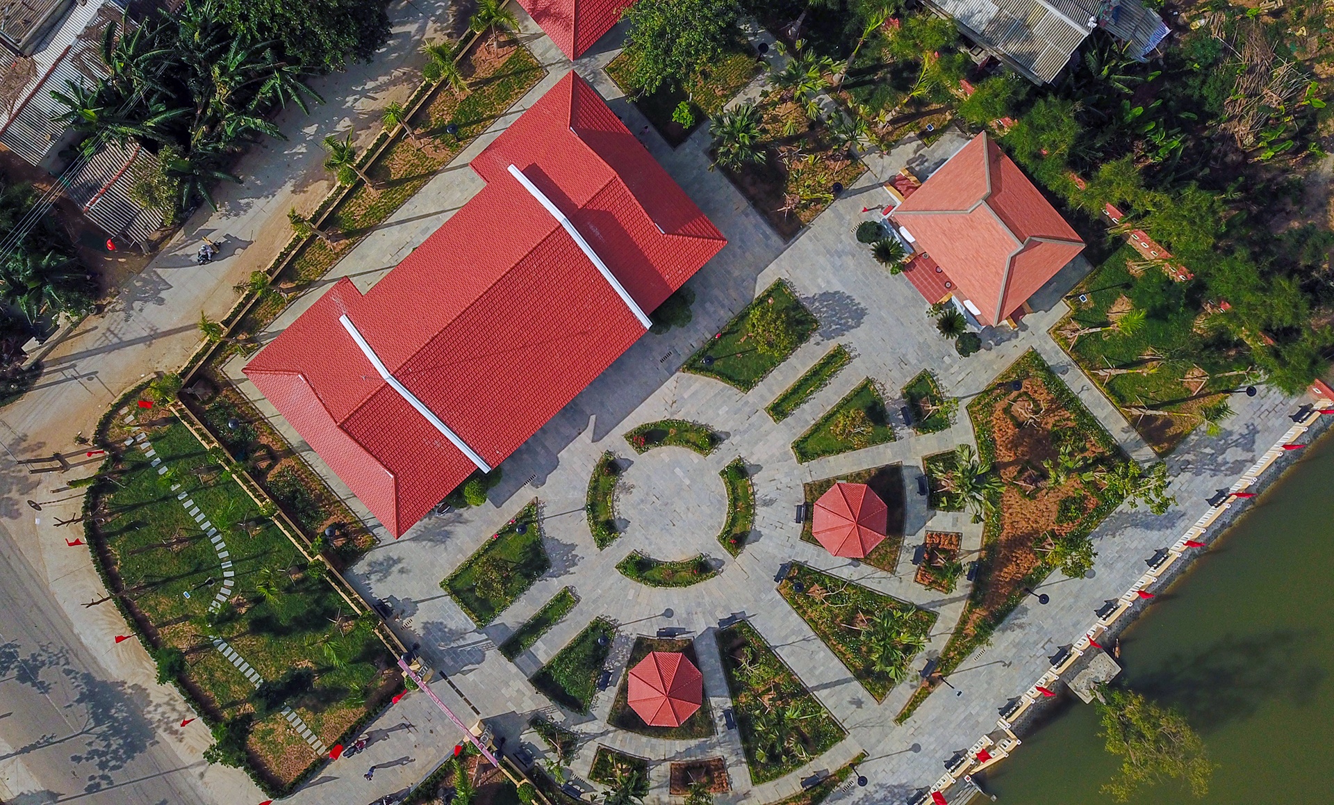 Cong vien van hoa va khu luu niem nha tho To Huu anh 2