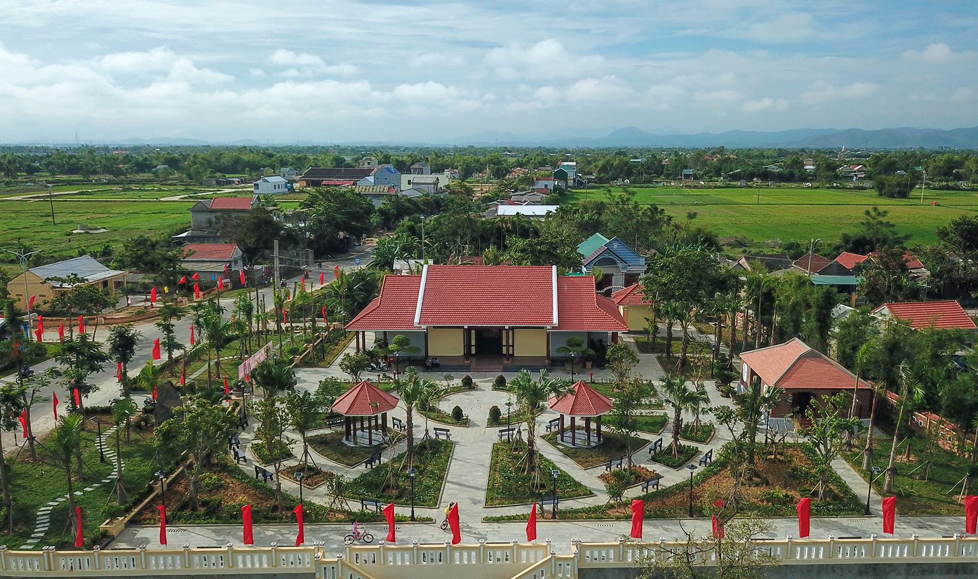 Cong vien van hoa va khu luu niem nha tho To Huu anh 3