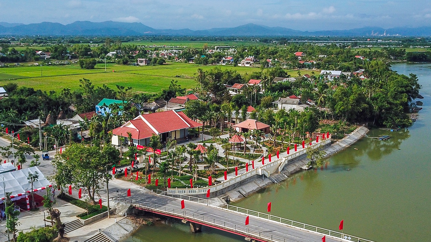 Cong vien van hoa va khu luu niem nha tho To Huu hinh anh