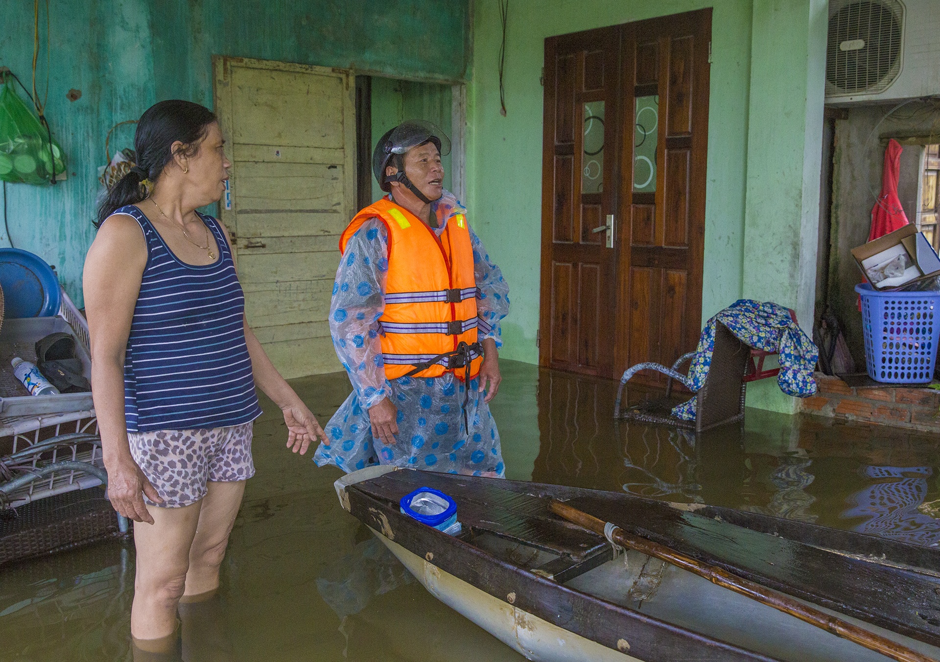 Nha dan bi ngap do mua lon anh 2