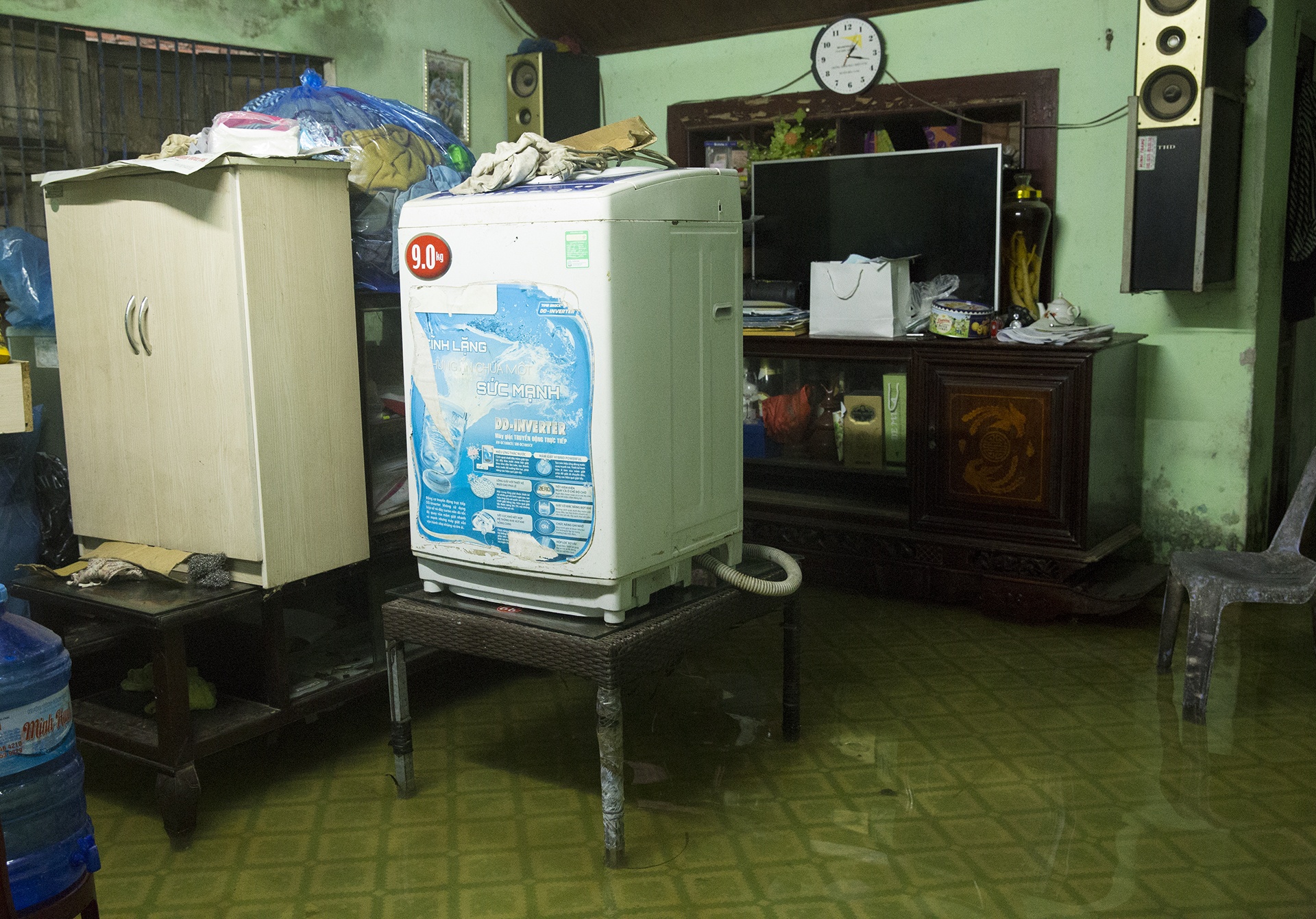 Nha dan bi ngap do mua lon anh 6