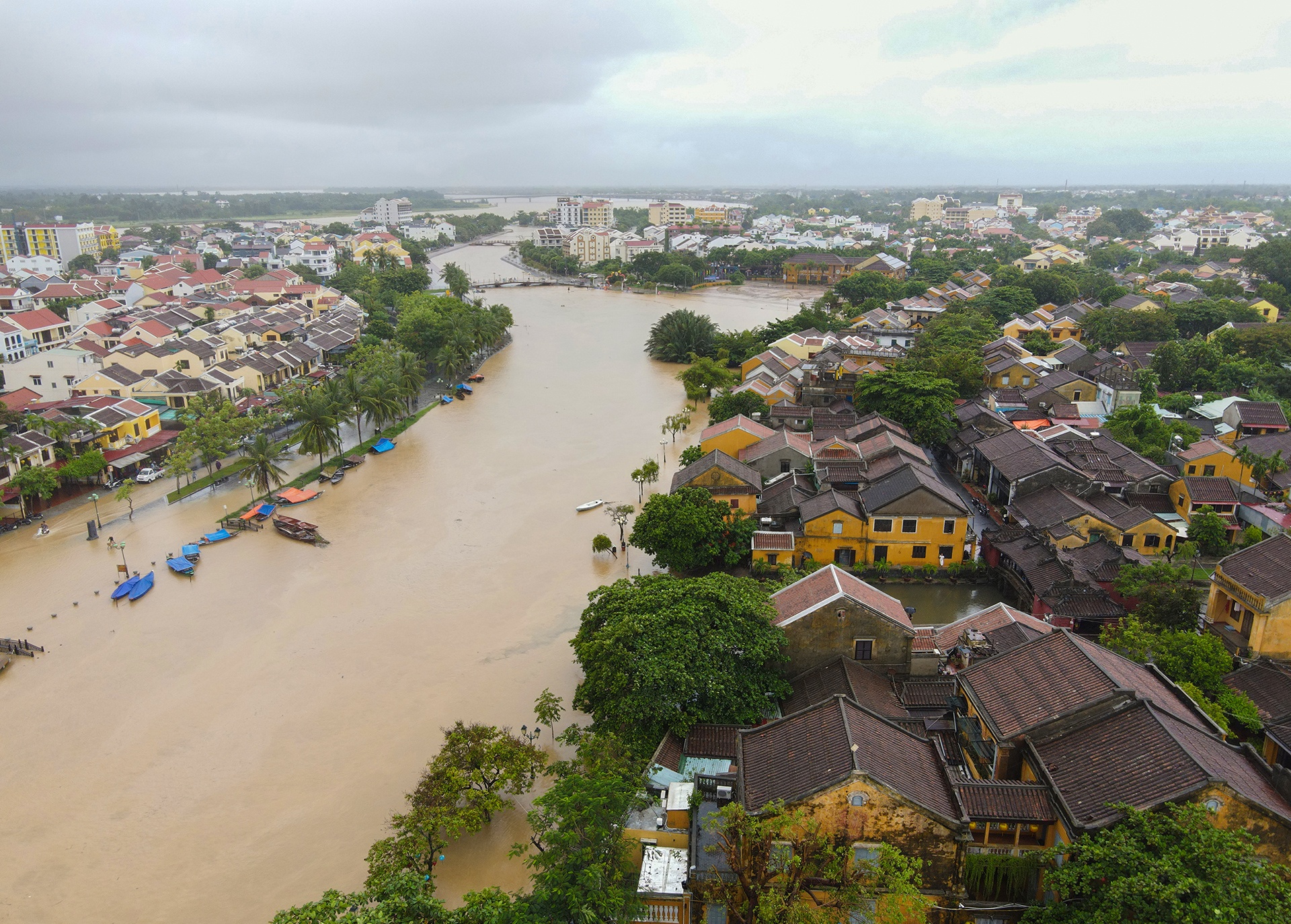 Quang Nam, Da Nang co nhieu nguoi chet, mat tich do mua lu hinh anh