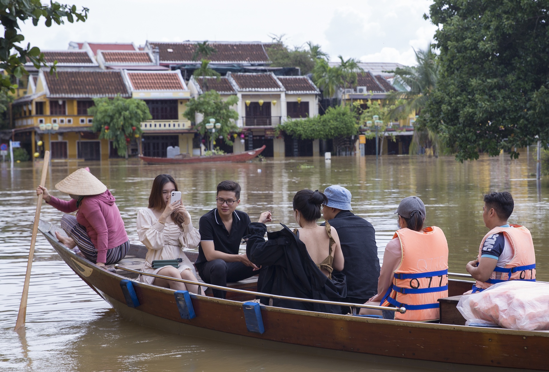 Chua Cau o Hoi An ngap sau trong nuoc anh 10