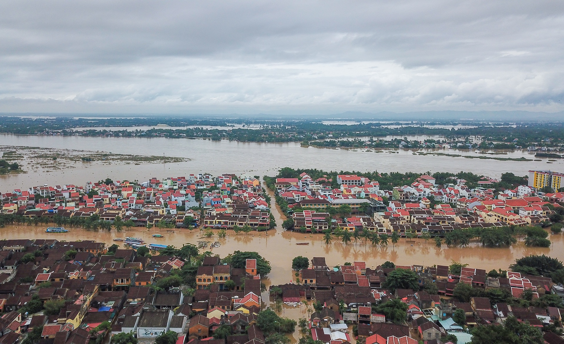 Tim thay thi the ngu dan mat tich o bien Da Nang anh 1