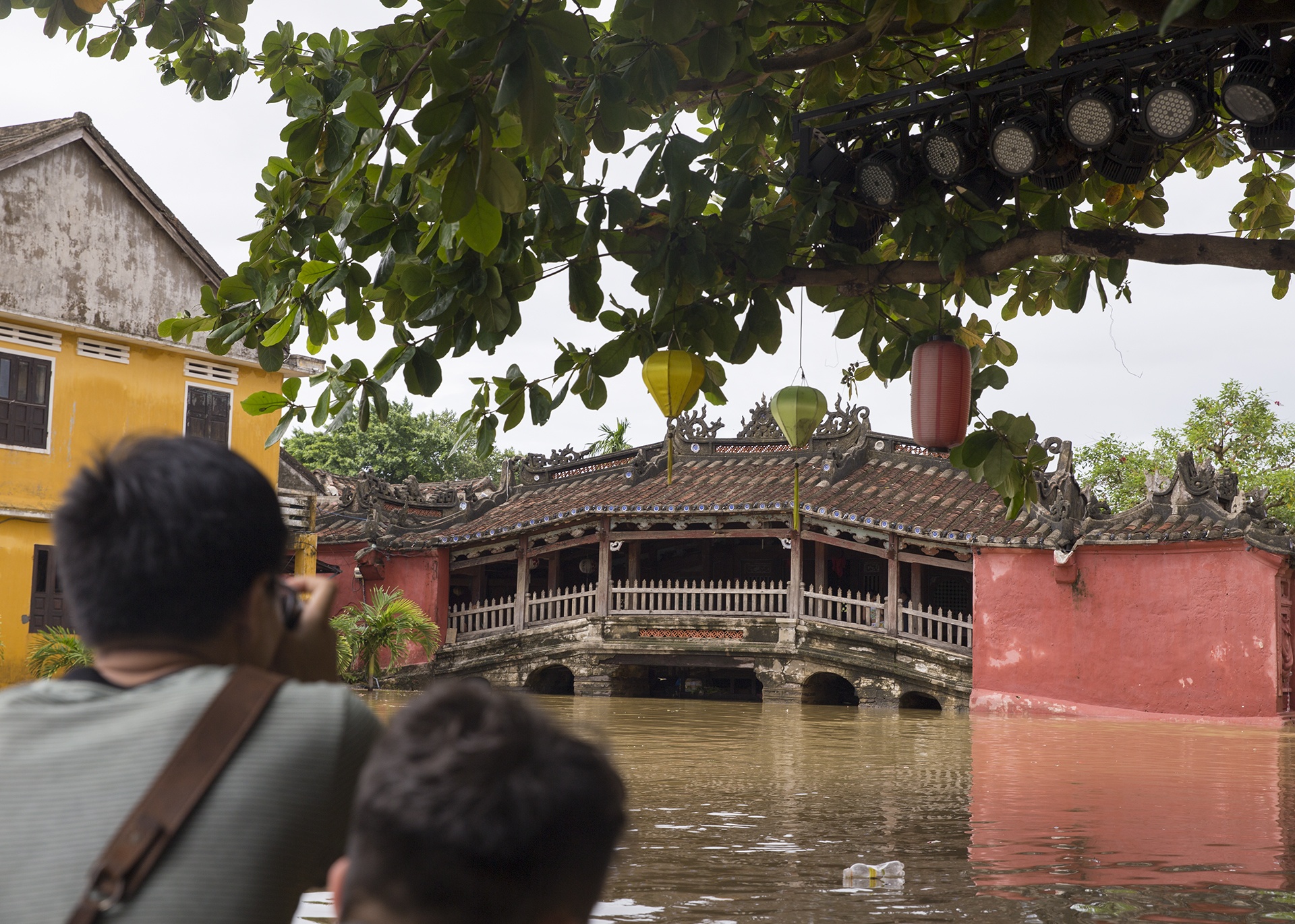 Chua Cau o Hoi An ngap sau trong nuoc anh 5