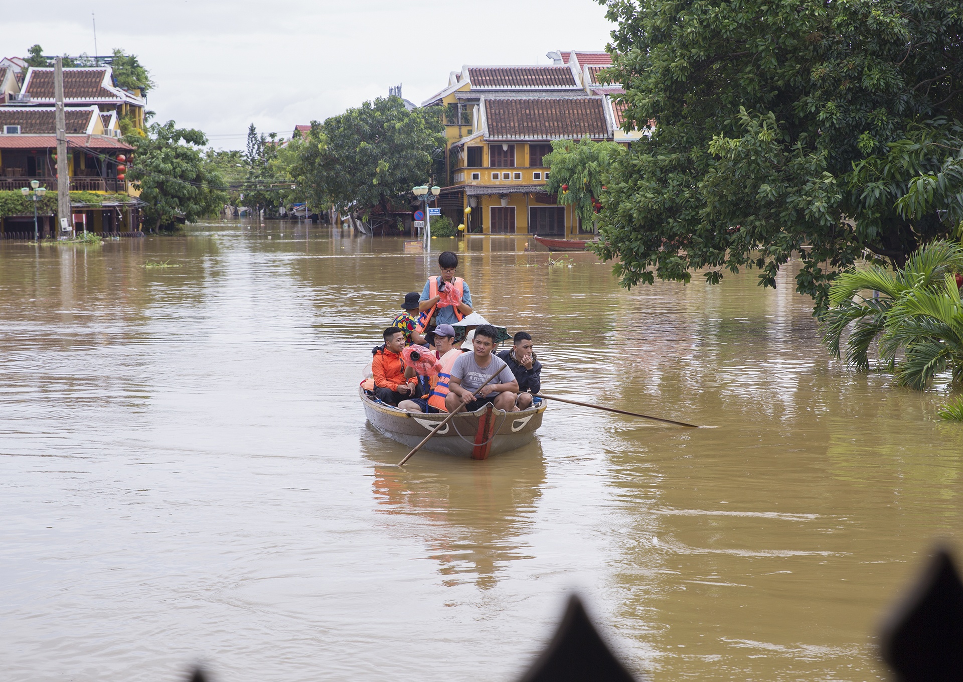 Chua Cau o Hoi An ngap sau trong nuoc anh 8
