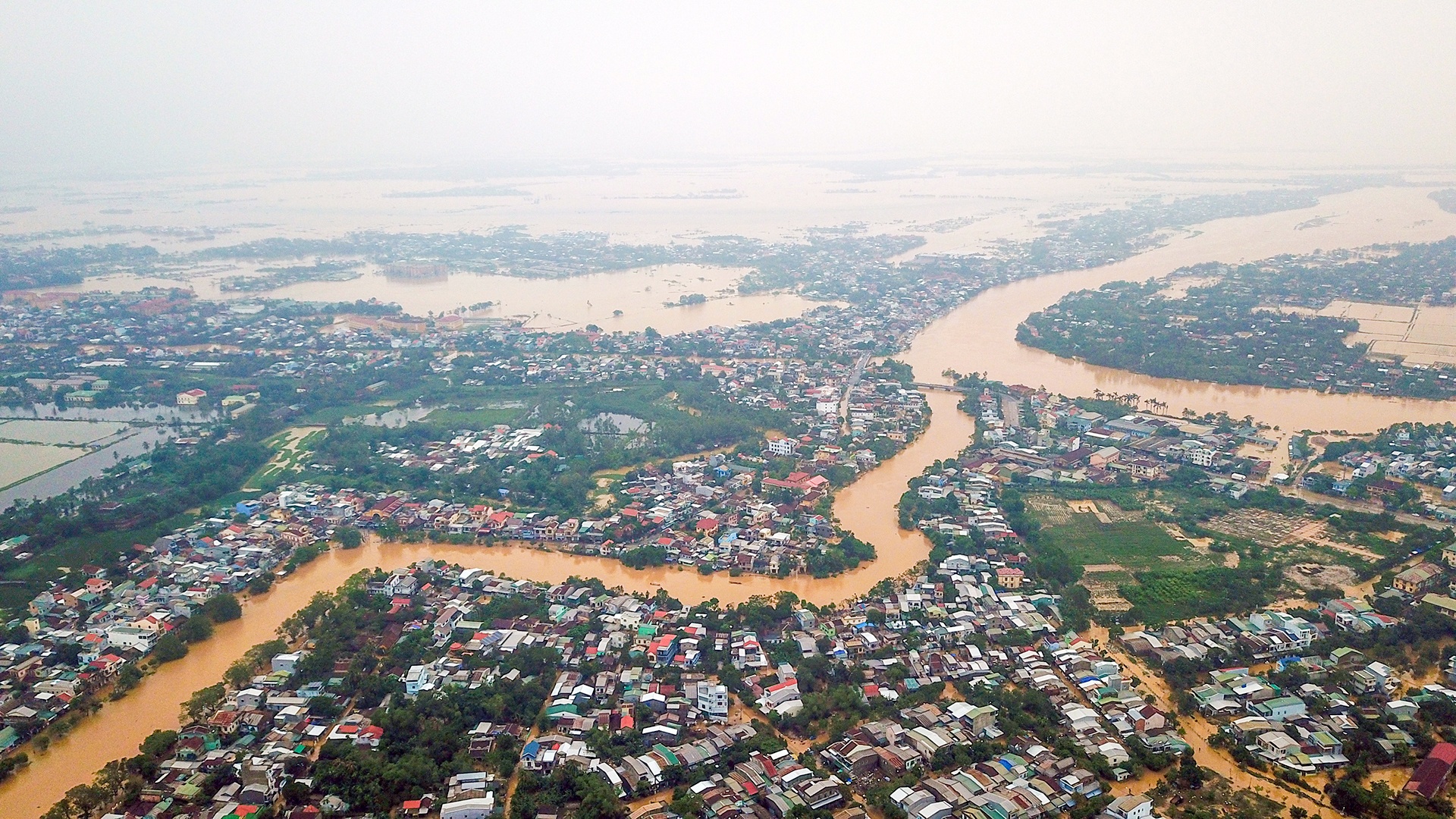Tinh Thua Thien - Hue ngap sau trong nuoc anh 8