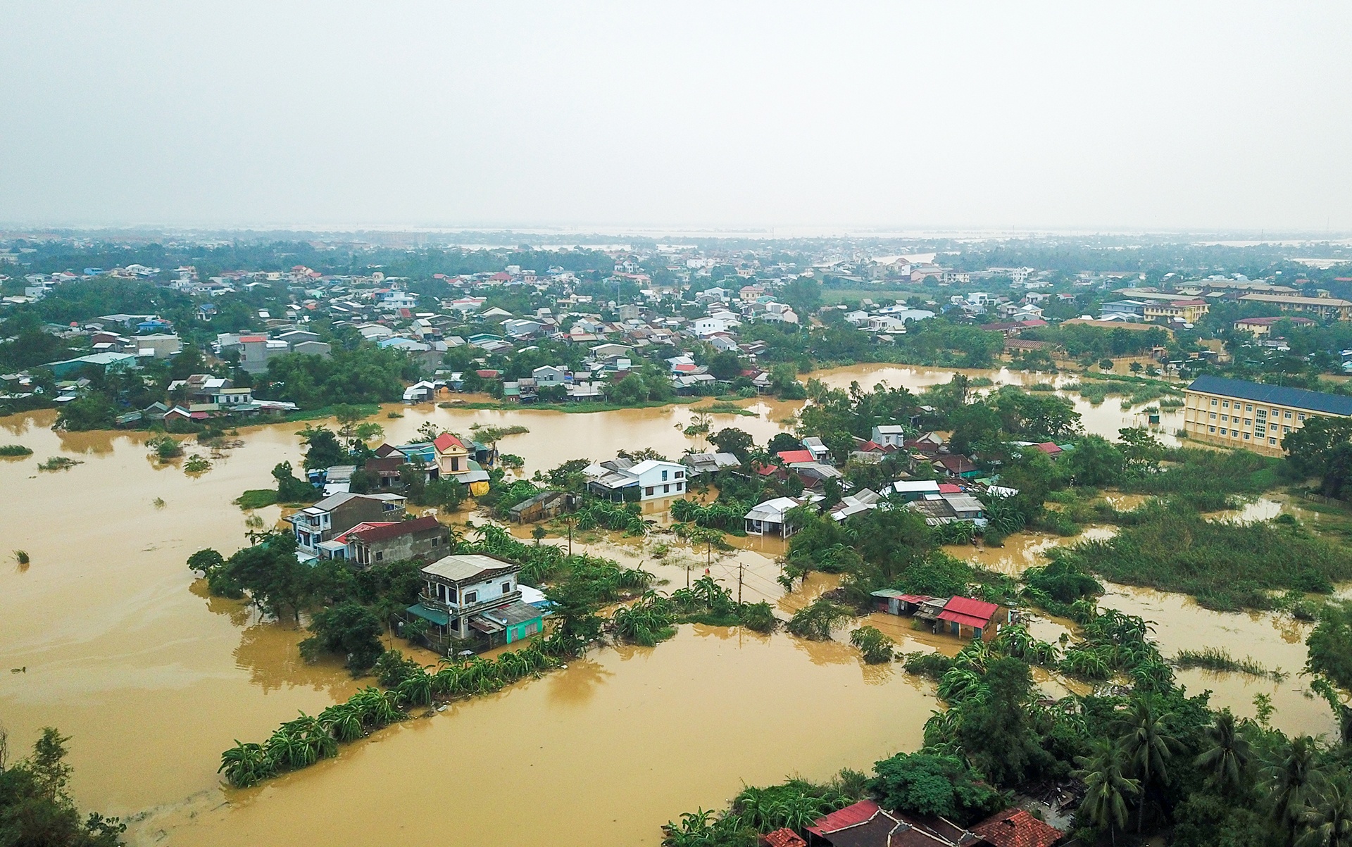 Tinh Thua Thien - Hue ngap sau trong nuoc anh 1