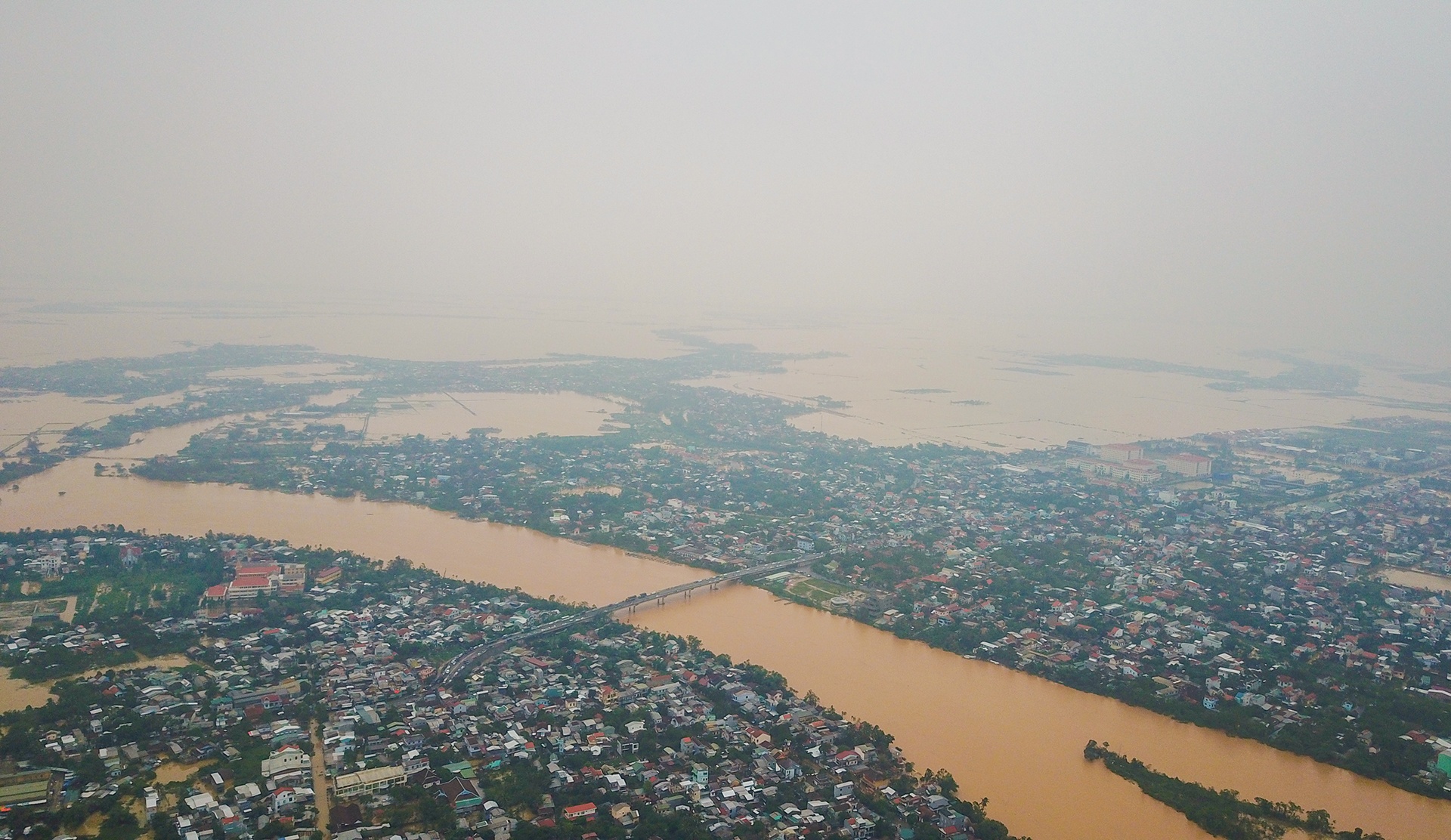 Vung ron lu o tinh Thua Thien - Hue anh 1