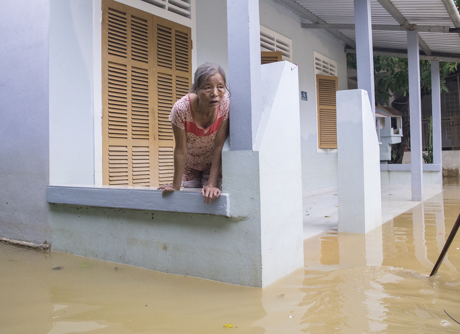 Vung ron lu o tinh Thua Thien - Hue anh 4