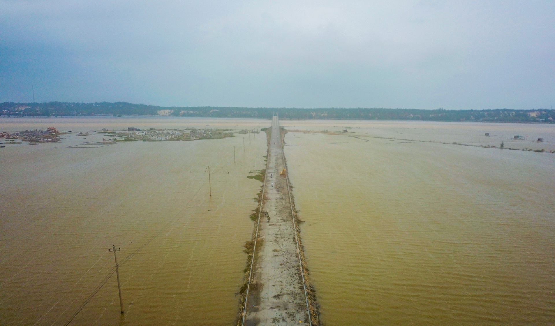 Quoc lo 49B hu hong nghiem trong anh 1