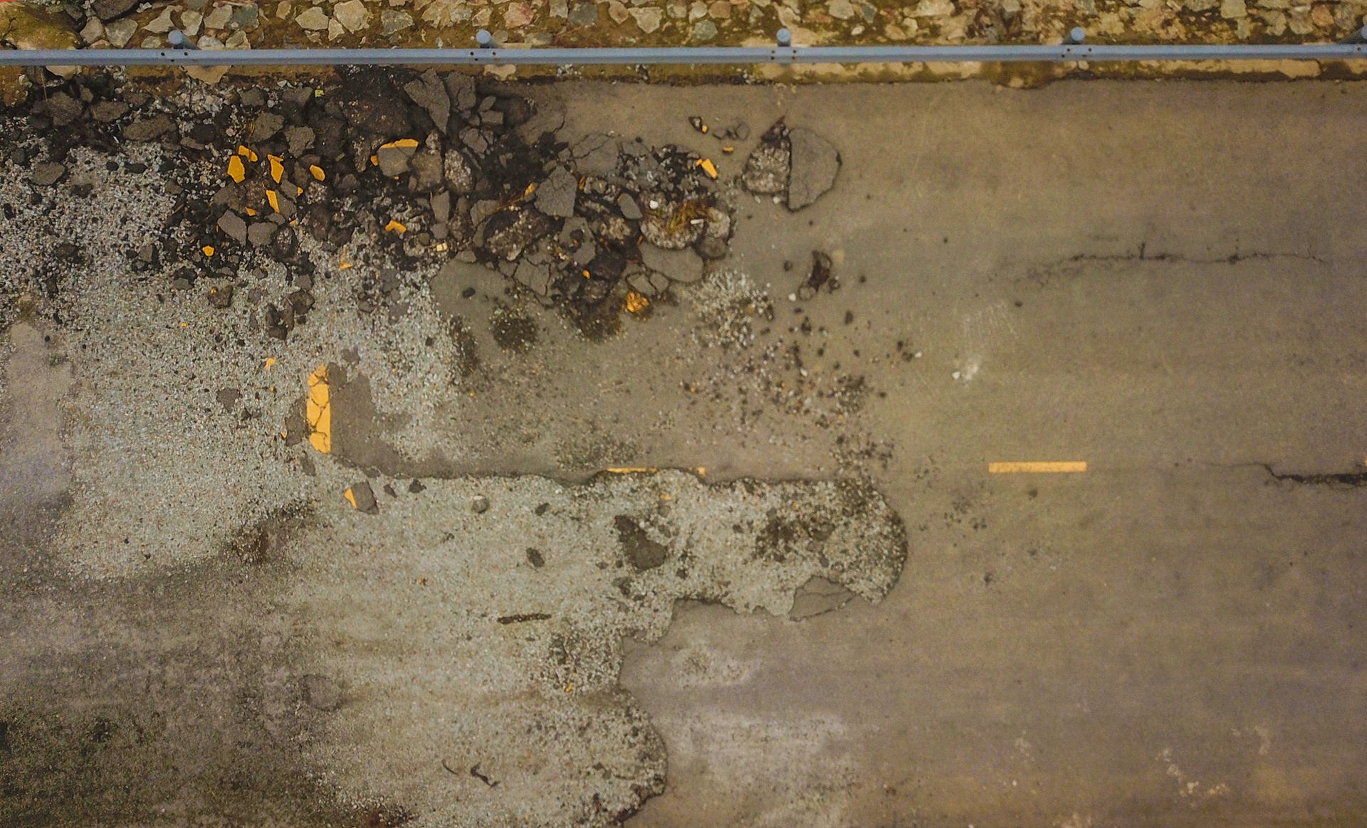 Quoc lo 49B hu hong nghiem trong anh 2