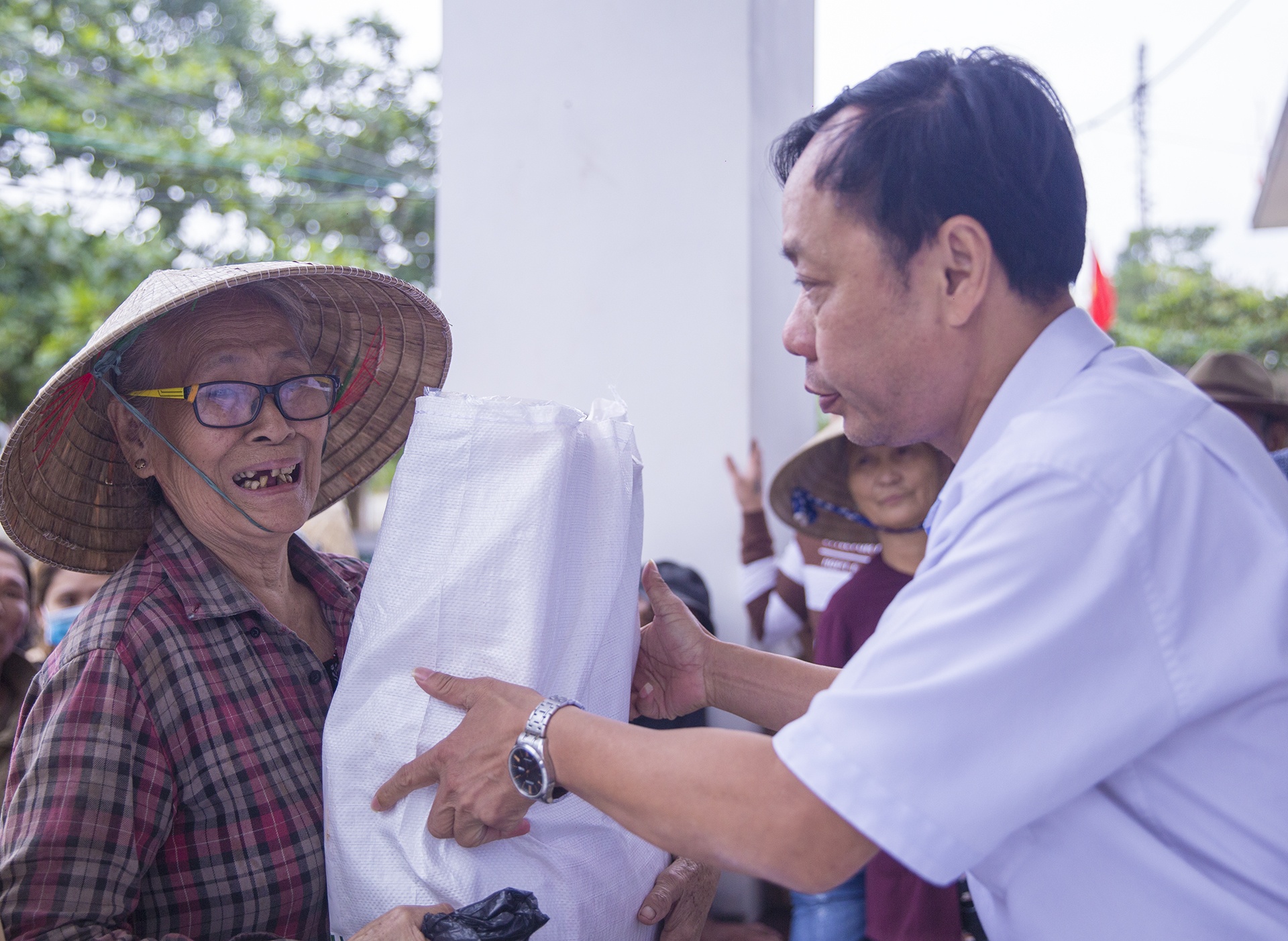 Cuu tro vung lu anh 8