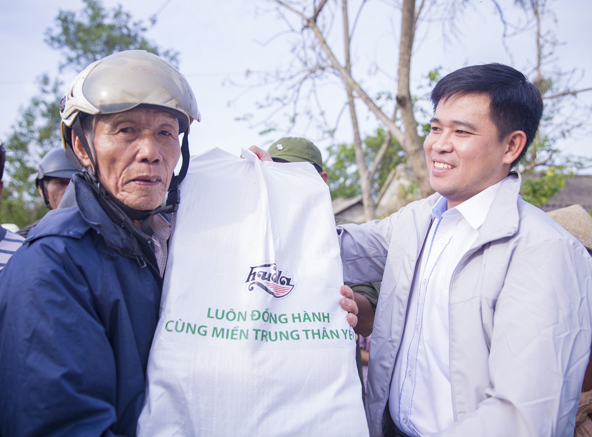 Cuu tro vung lu anh 9