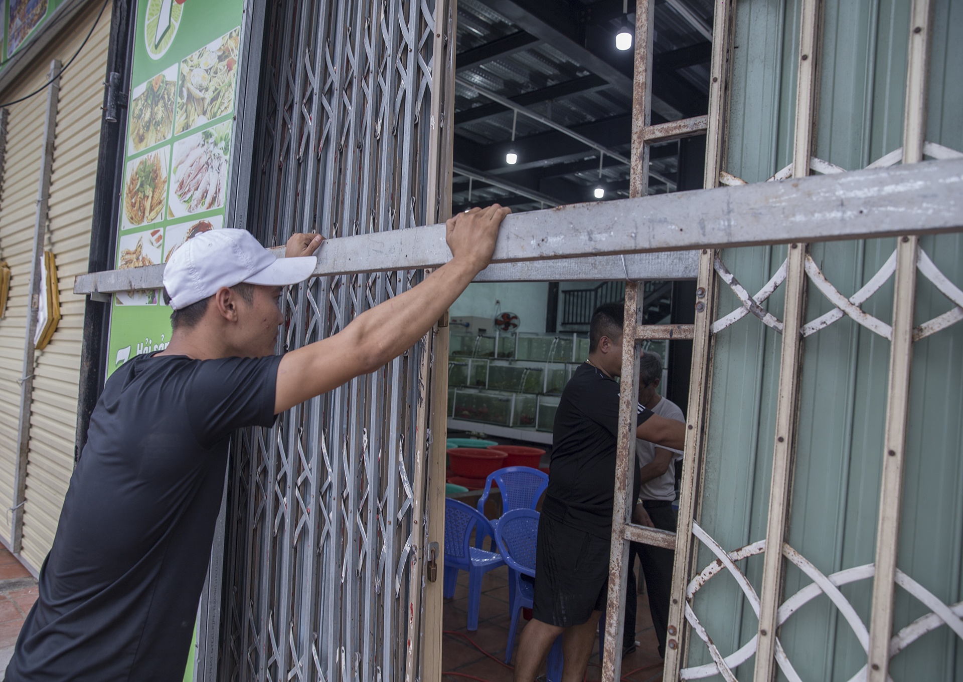 Nguoi Da Nang khong duoc ra khoi nha anh 1